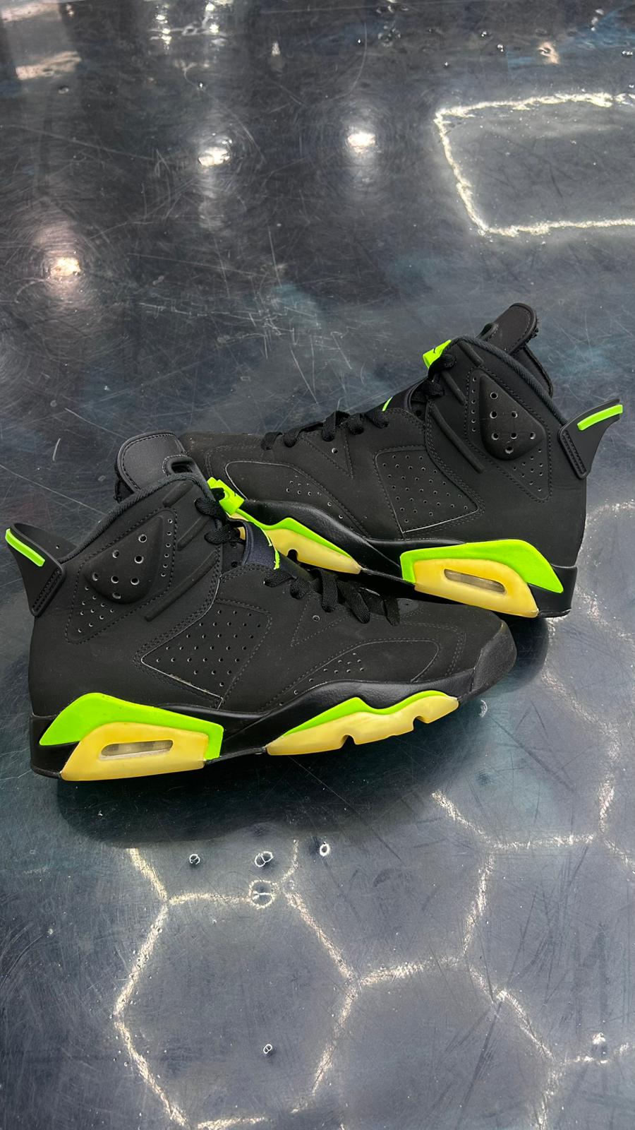 JORDAN 6 RETRO ELECTRIC GREEN PRE OWEND SIZE 9 NO BOX