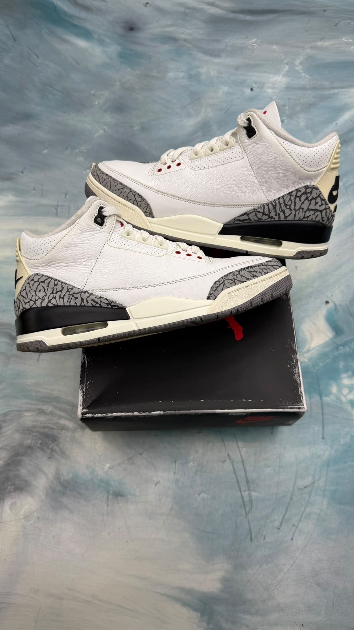 JORDAN 3 RETRO WHITE CEMENT PRE OWNED SIZE 10