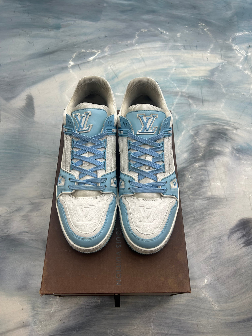 LOUIS VUITTON TRAINER LOW WHITE SKY BLUE PRE OWNED SIZE 7.5LV / 9 USA
