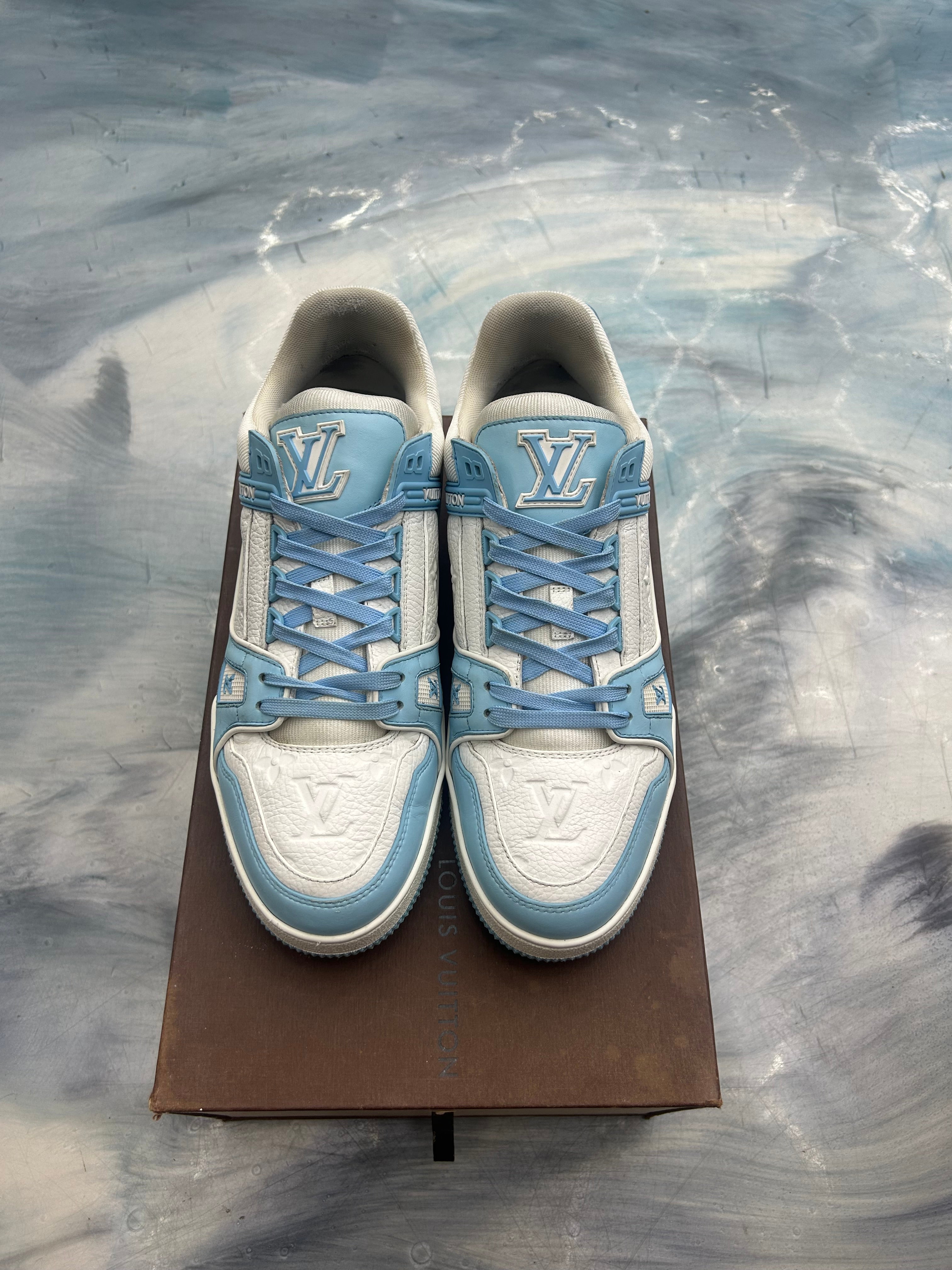 LOUIS VUITTON TRAINER LOW WHITE SKY BLUE PRE OWNED SIZE 7.5LV / 9 USA