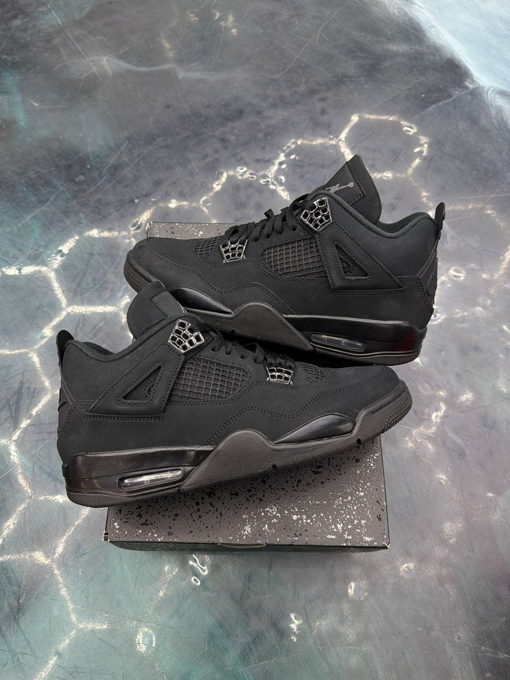 JORDAN 4 RETRO BLACK CAT PRE OWNED SIZE 11