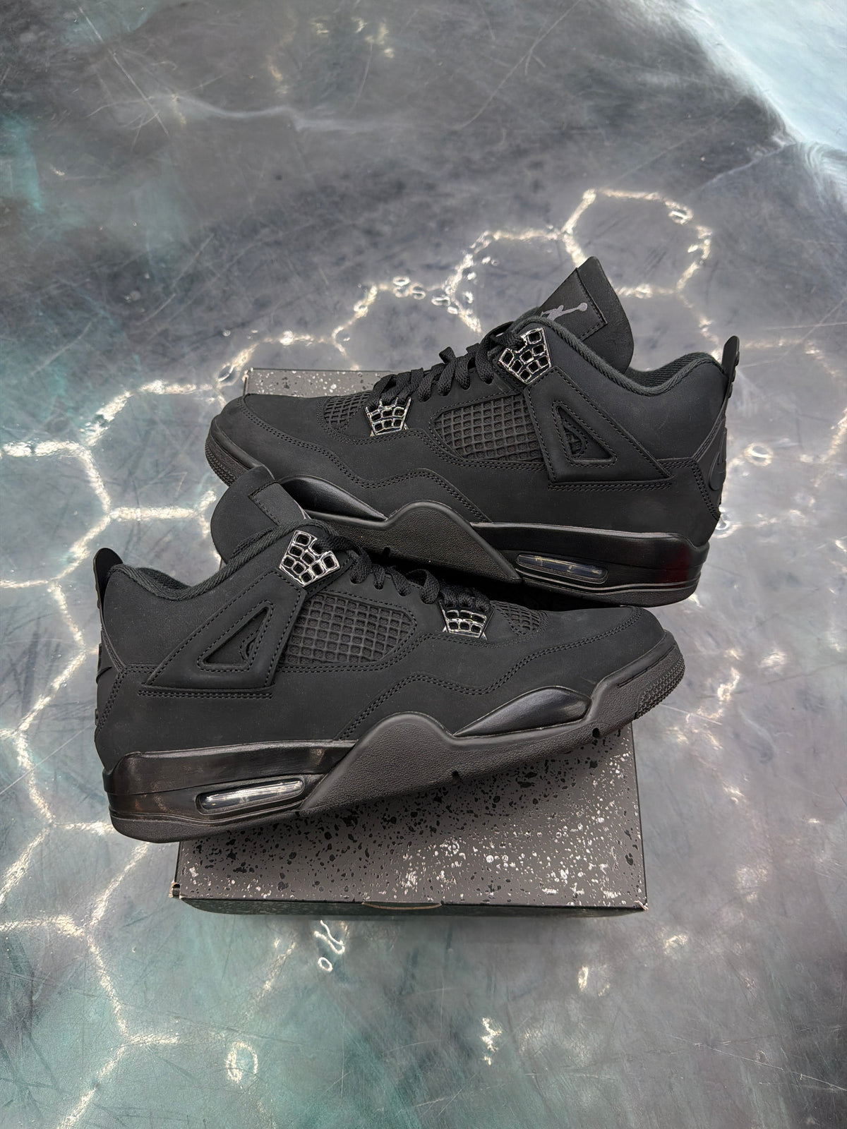 JORDAN 4 RETRO BLACK CAT PRE OWNED SIZE 11