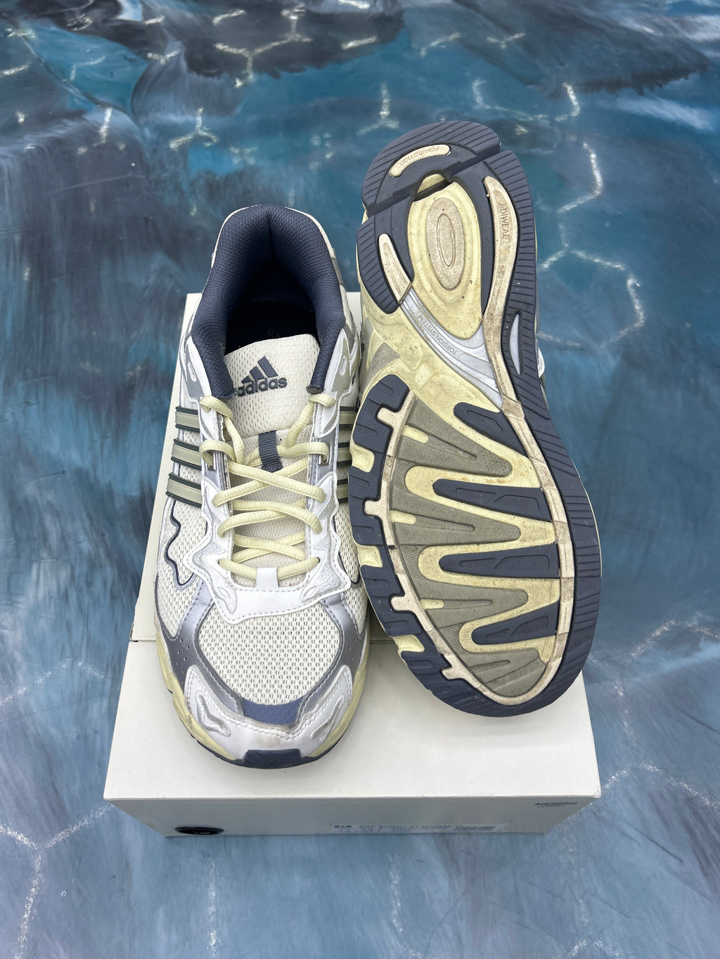 ADIDAS RESPONSE CL BAD BUNNY CREAM PRE OWNED SIZE 12