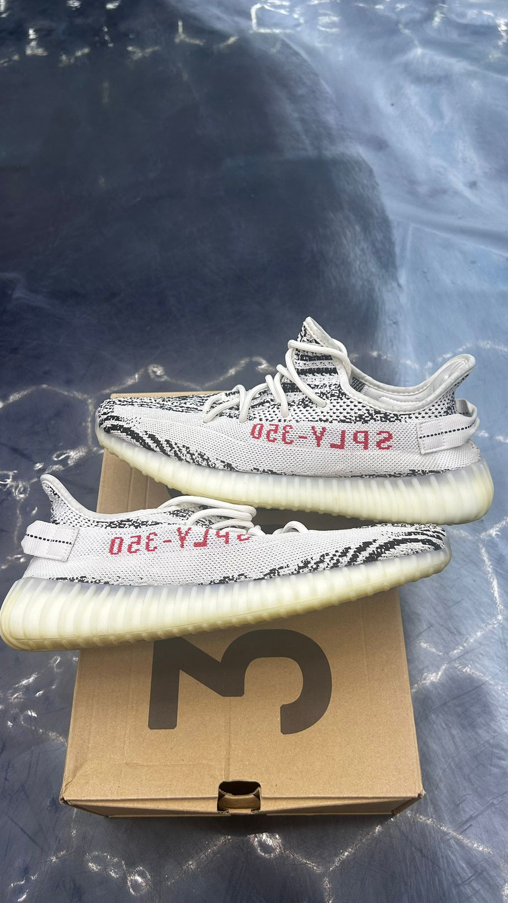 ADIDAS YEEZY BOOST 350 V2 ZEBRA PRE OWNED SIZE 11