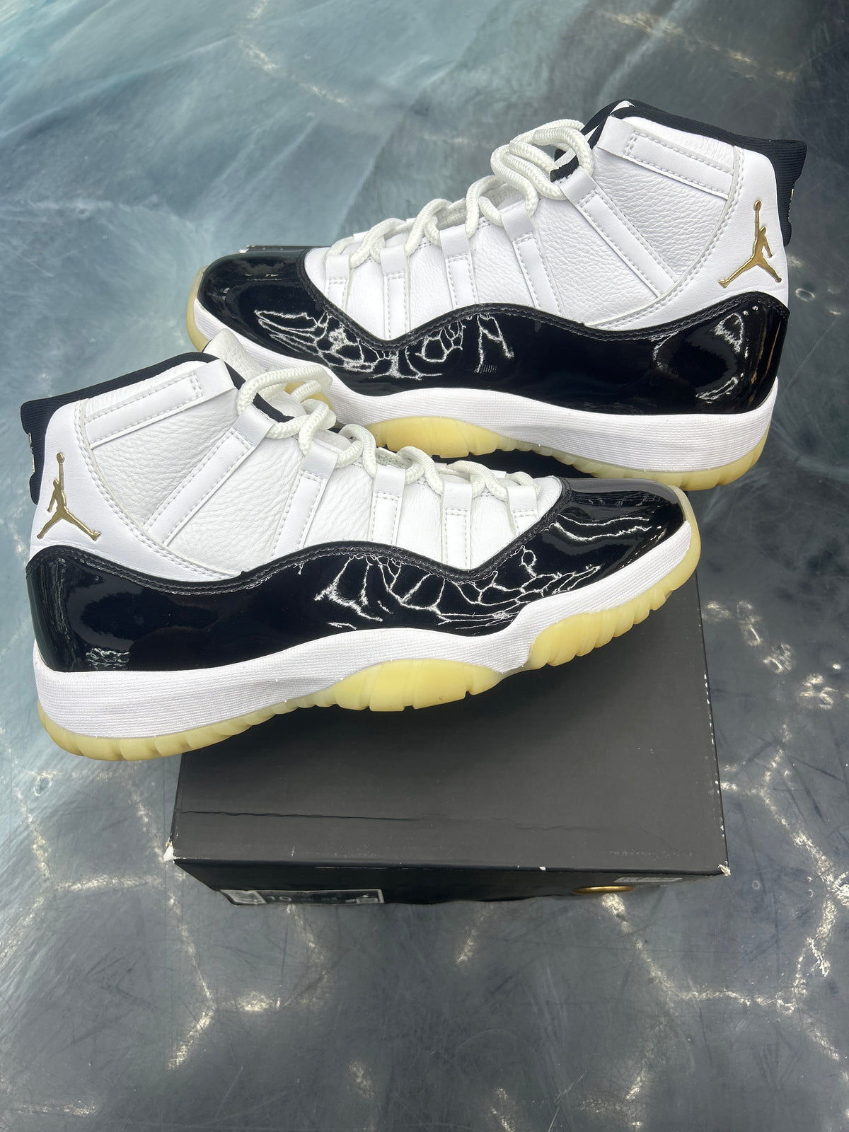 JORDAN 11 DMP GRATITUDE SIZE 10 PRE OWNED