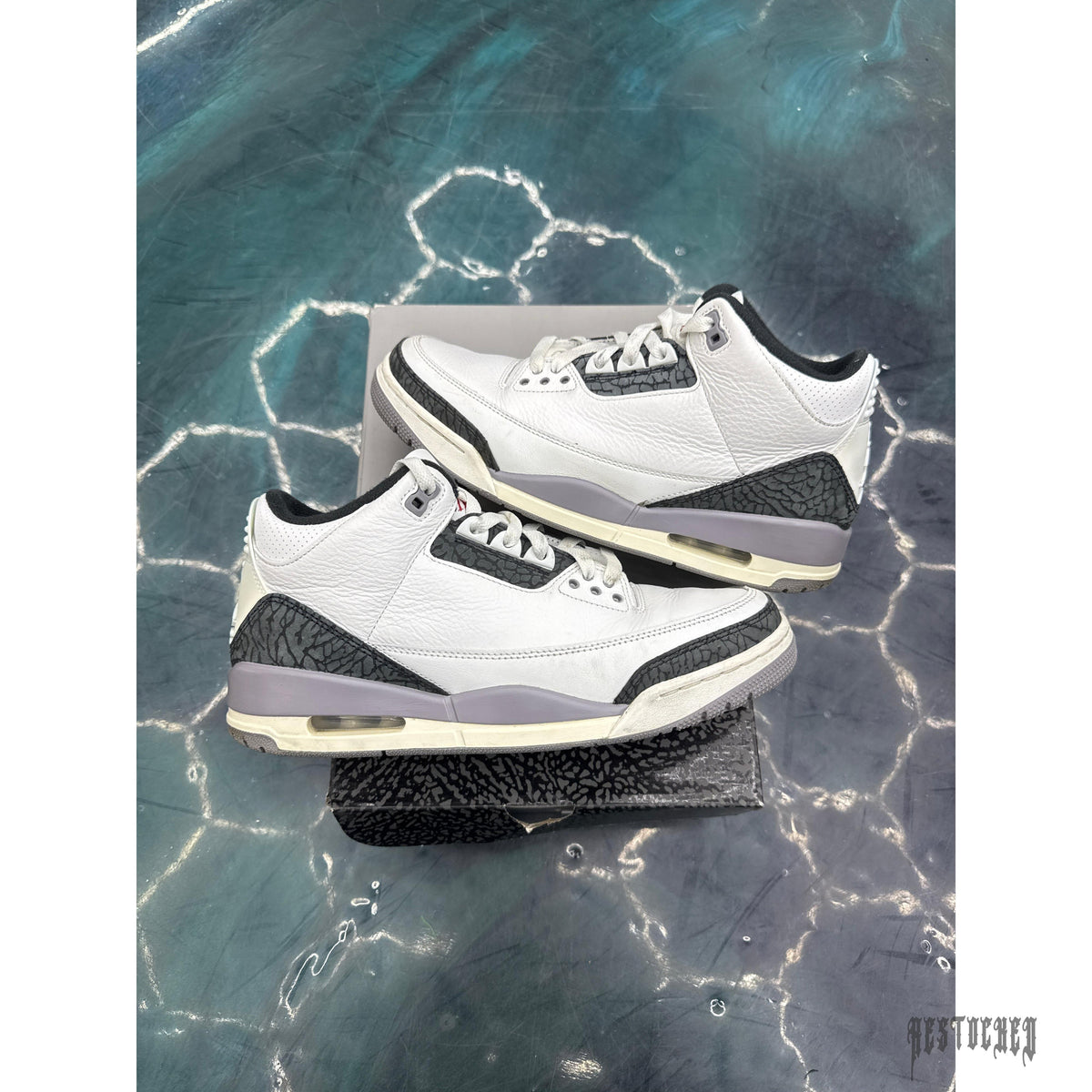 JORDAN 3 RETRO CEMENT GREY PRE OWNED SIZE 9.5