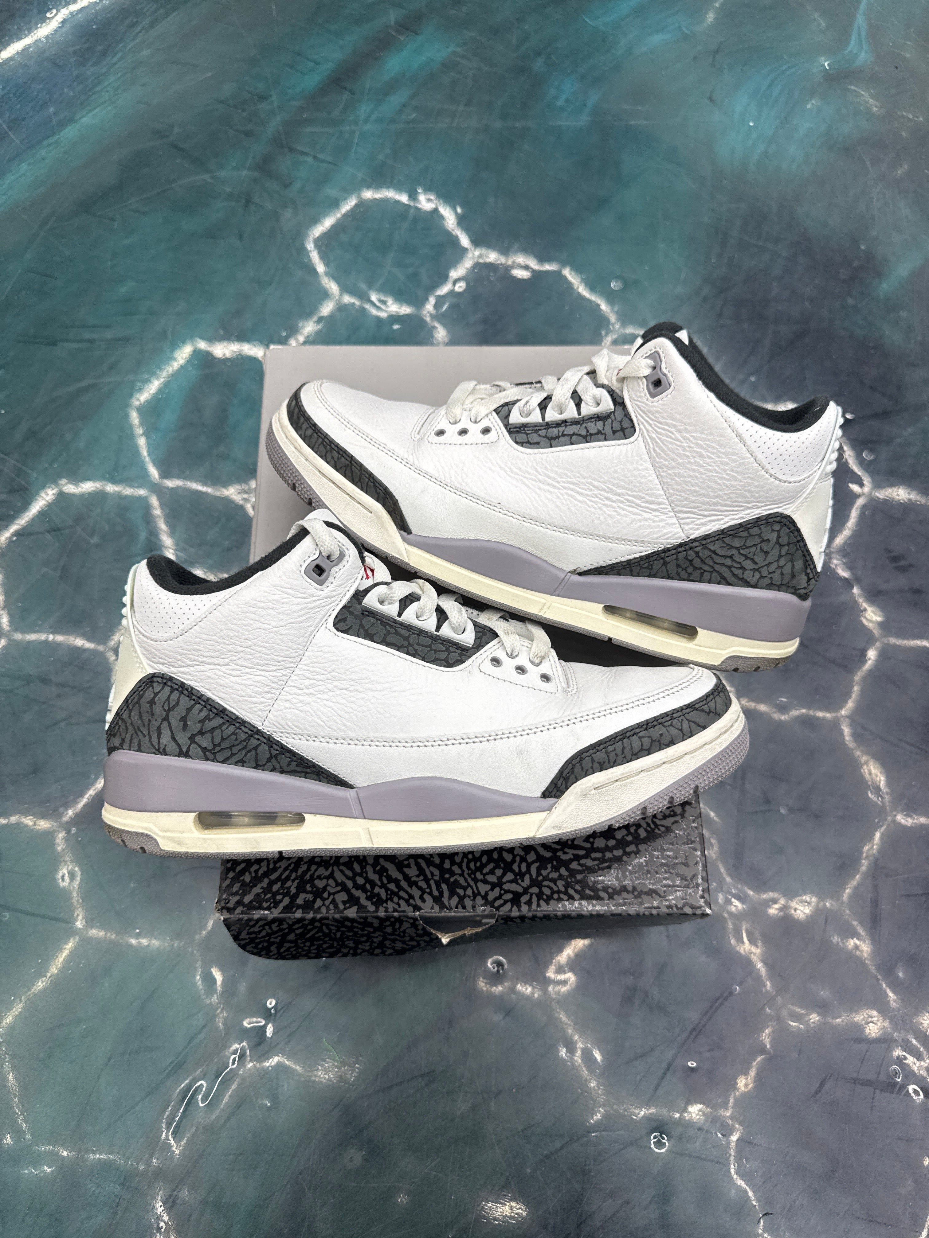 JORDAN 3 RETRO CEMENT GREY PRE OWNED SIZE 9.5