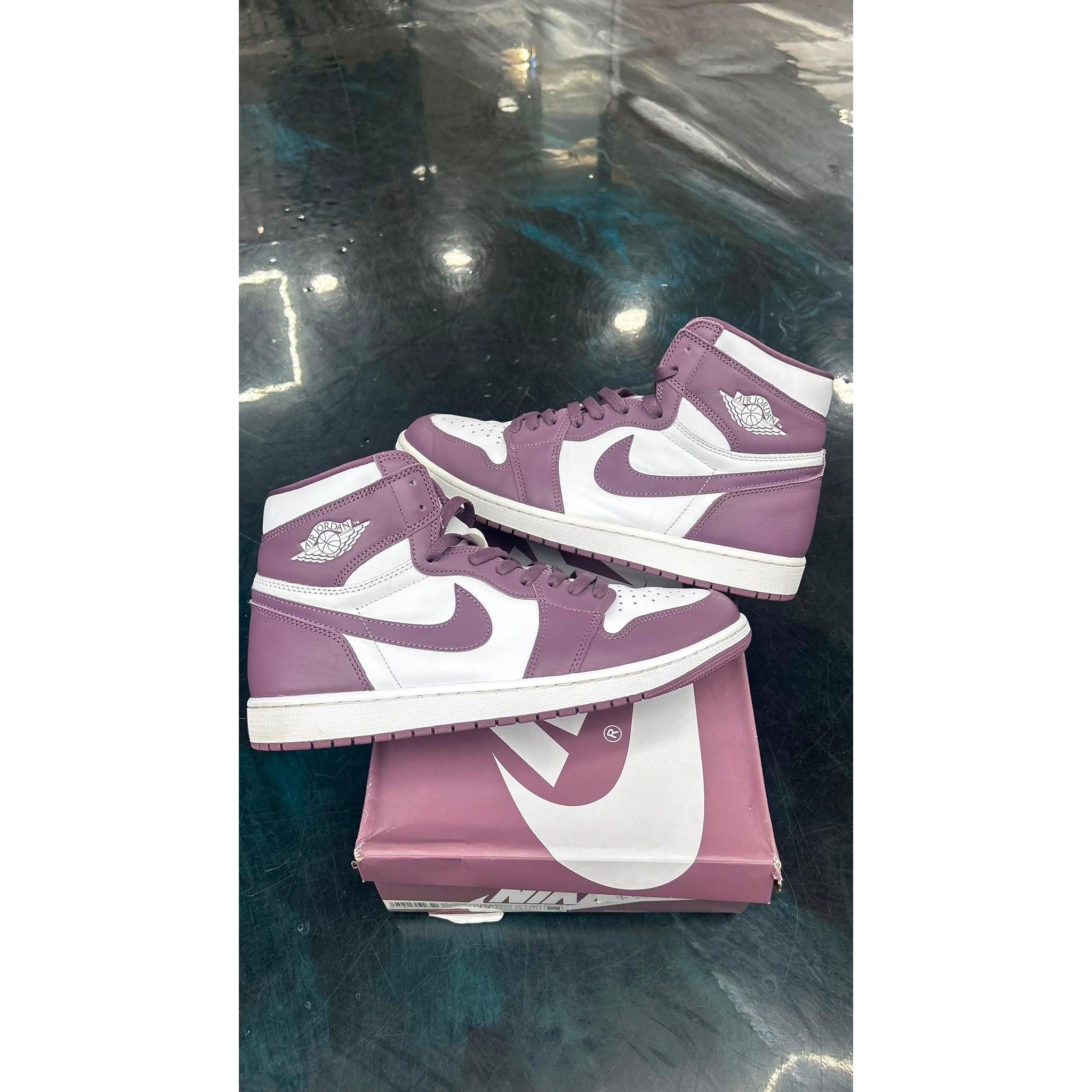 JORDAN 1 RETRO HIGH OG MAUVE PRE OWNED SIZE 13