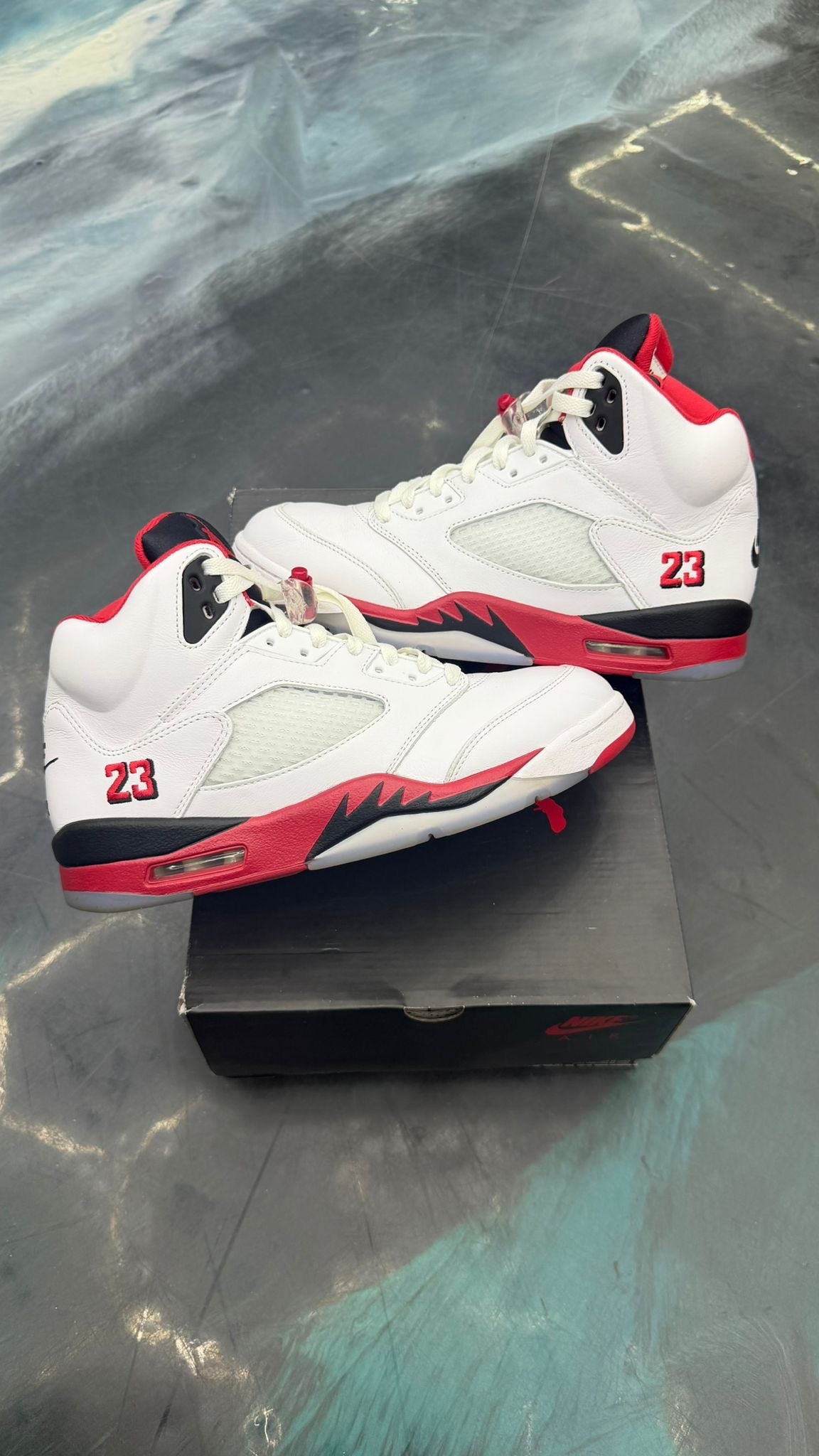 JORDAN 5 RETRO FIRE RED PRE OWNED SIZE 10