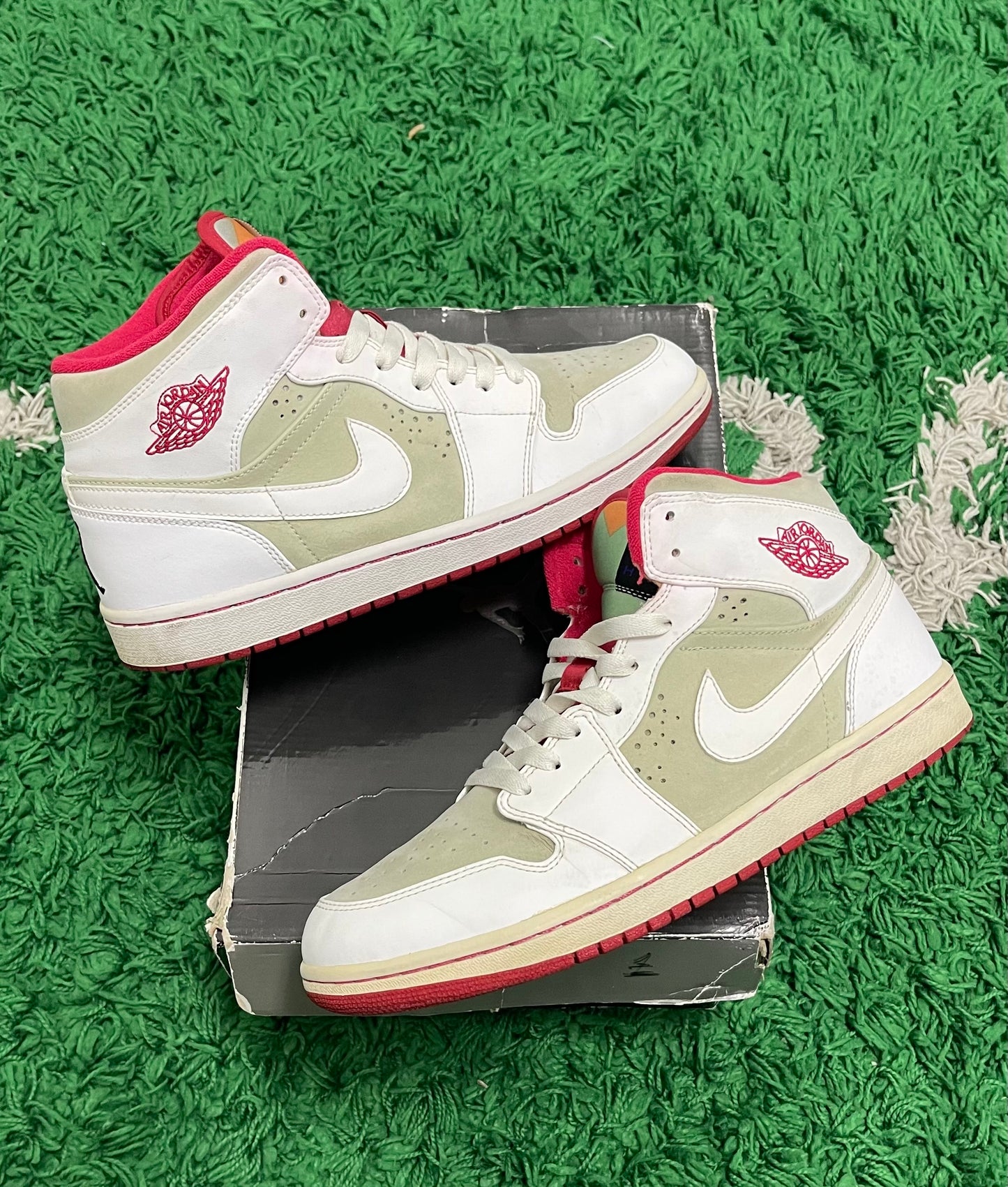 JORDAN 1 RETRO HARE JORDAN (2009) PRE-OWNED SIZE 10