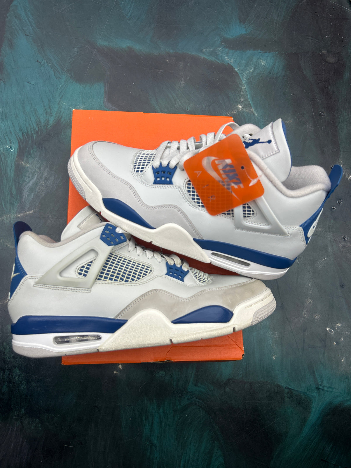 JORDAN 4 RETRO MILITARY BLUE PRE OWNED SIZE 11