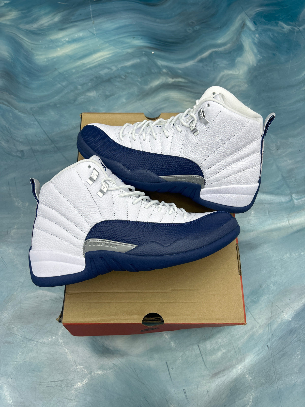 JORDAN 12 RETRO FRENCH BLUE PRE OWNED SIZE 10