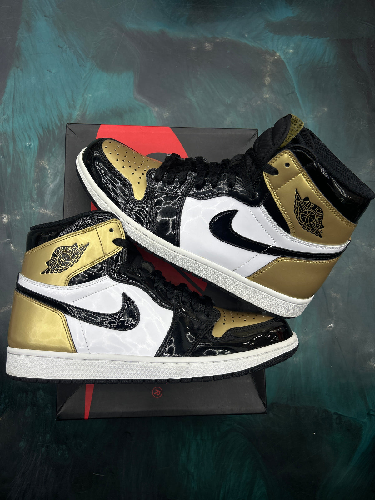 JORDAN 1 RETRO HIGH NRG PATENT GOLD TOE PRE OWNED SIZE 10.5