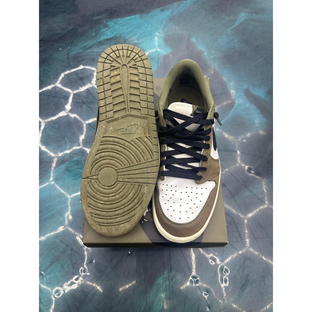 JORDAN 1 RETRO LOW MEDIUM OLIVE PRE OWNED SIZE 9.5