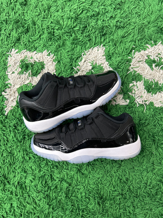 JORDAN 11 RETRO LOW SPACE JAM (GS) PRE-OWNED SIZE 6.5