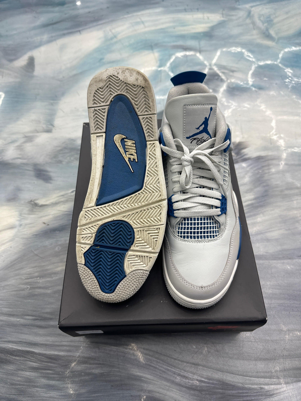 JORDAN 4 RETRO MILITARY BLUE PRE OWNED SIZE 9.5