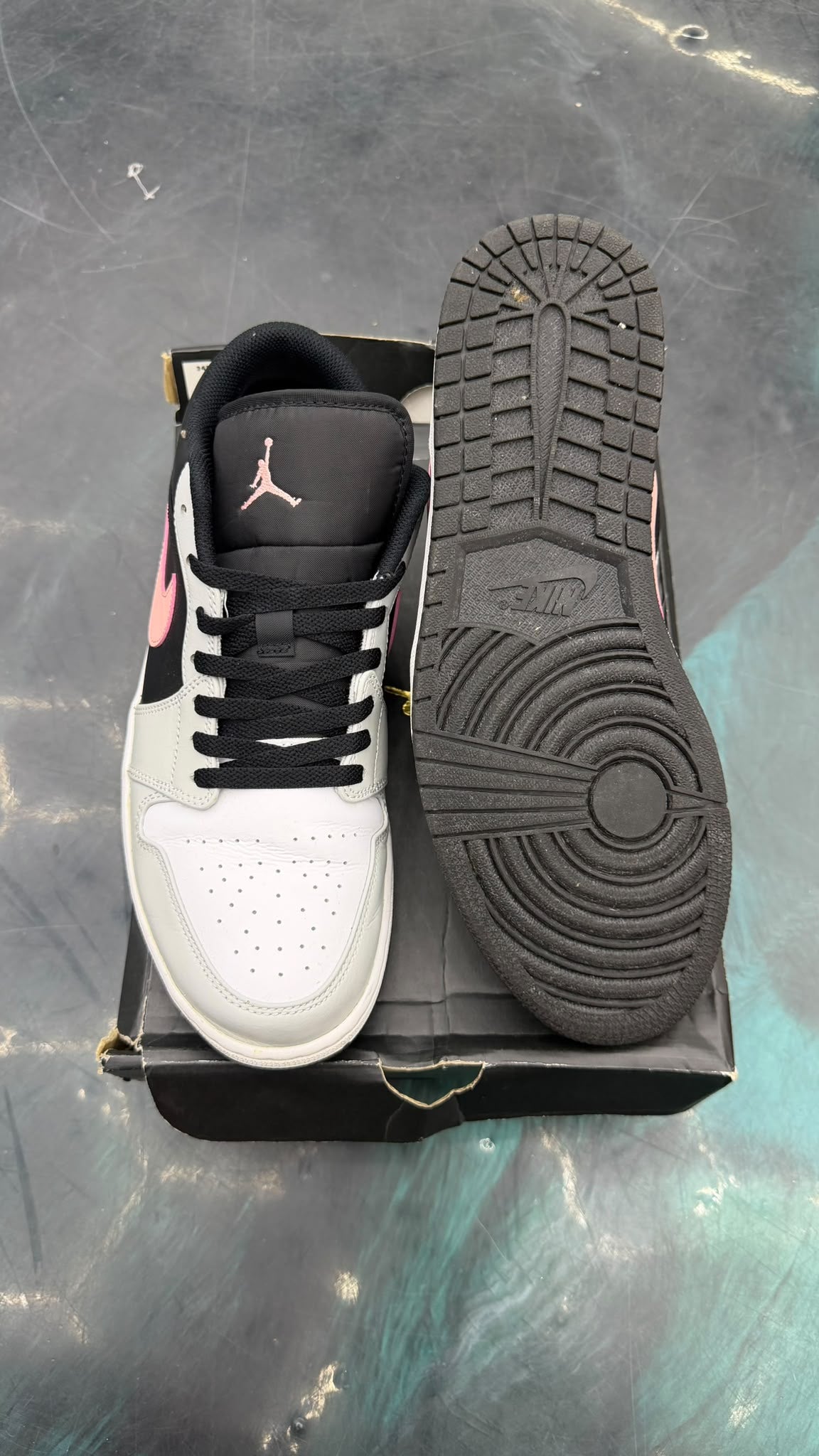 JORDAN 1 LOW BLACK GREY PINK PRE OWNED SIZE 13