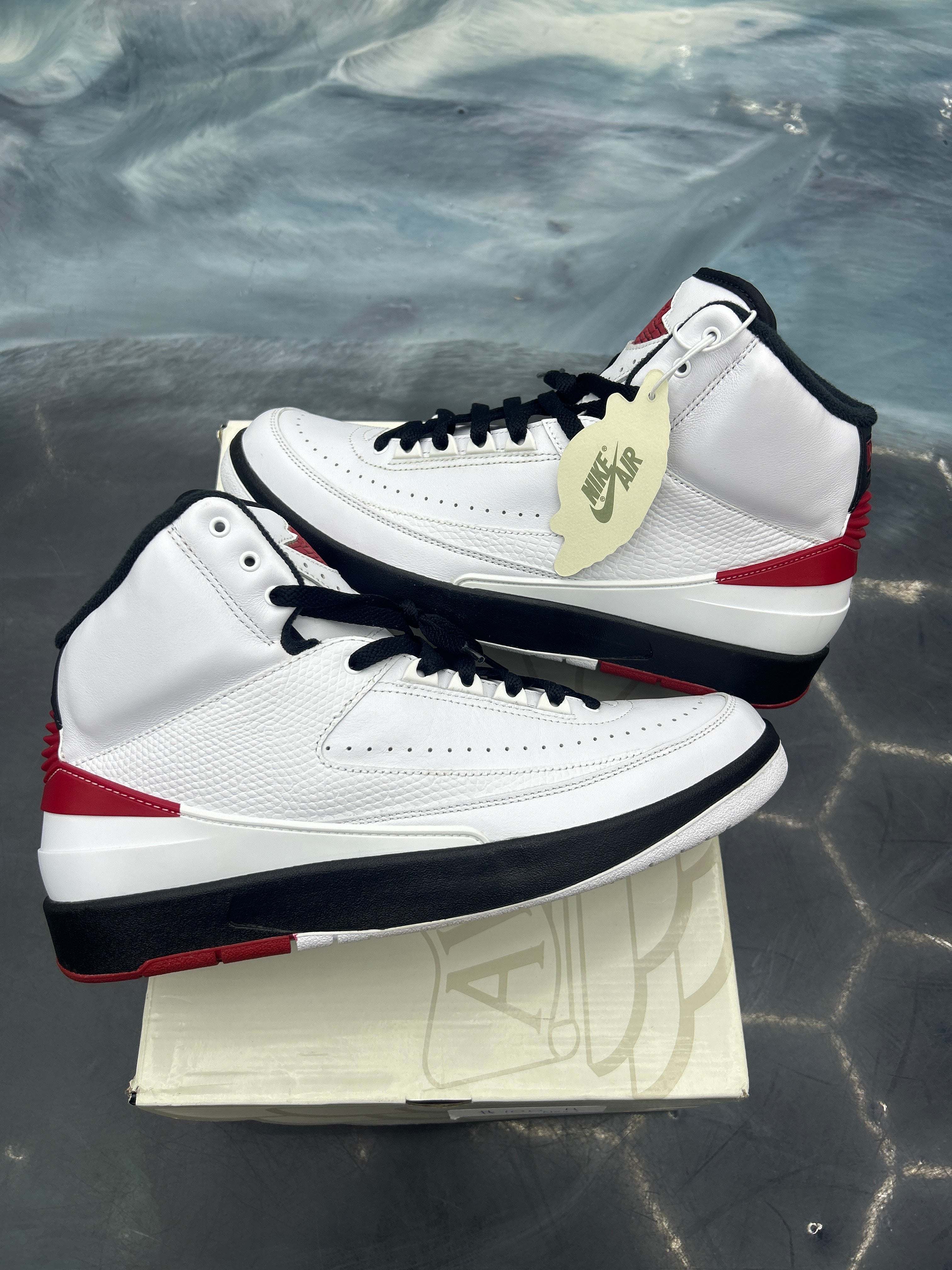 JORDAN 2 RETRO OG CHICAGO (2022) PRE OWNED SIZE 11