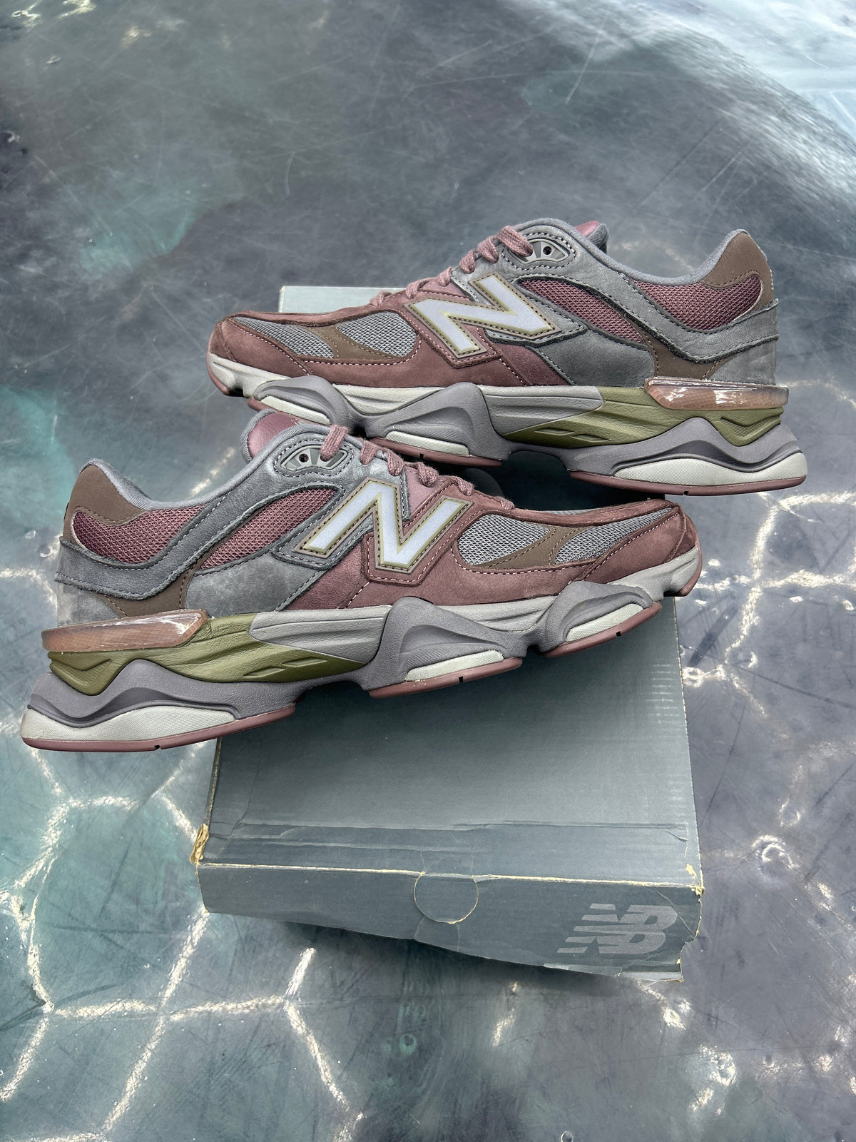 NEW BALANCE 9060 TRUFFLE RICH EARTH MAGNET PRE-OWNED SIZE 10.5