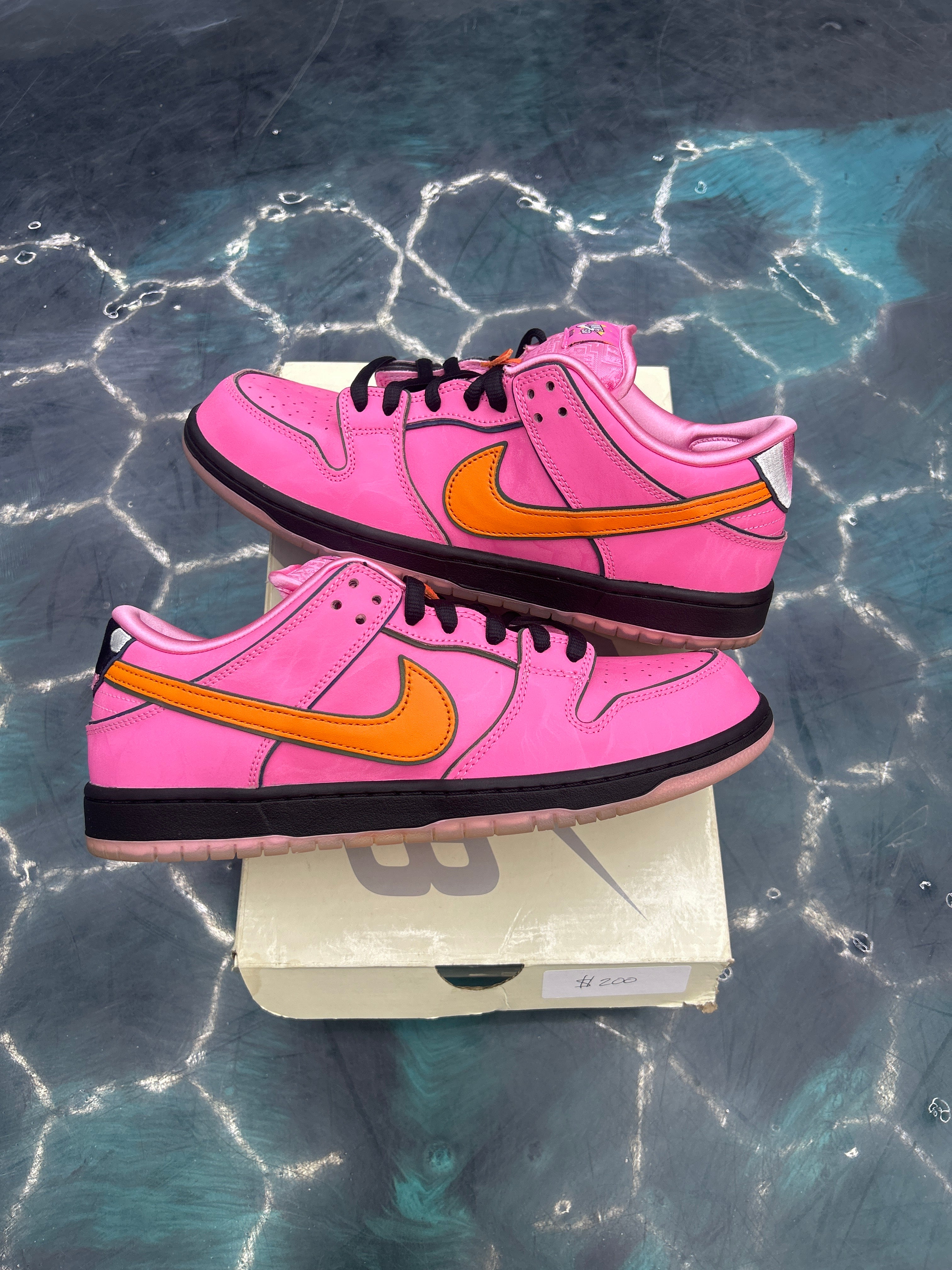 NIKE SB DUNK LOW THE POWERPUFF GIRLS BLOSSOM PRE OWNED SIZE 11
