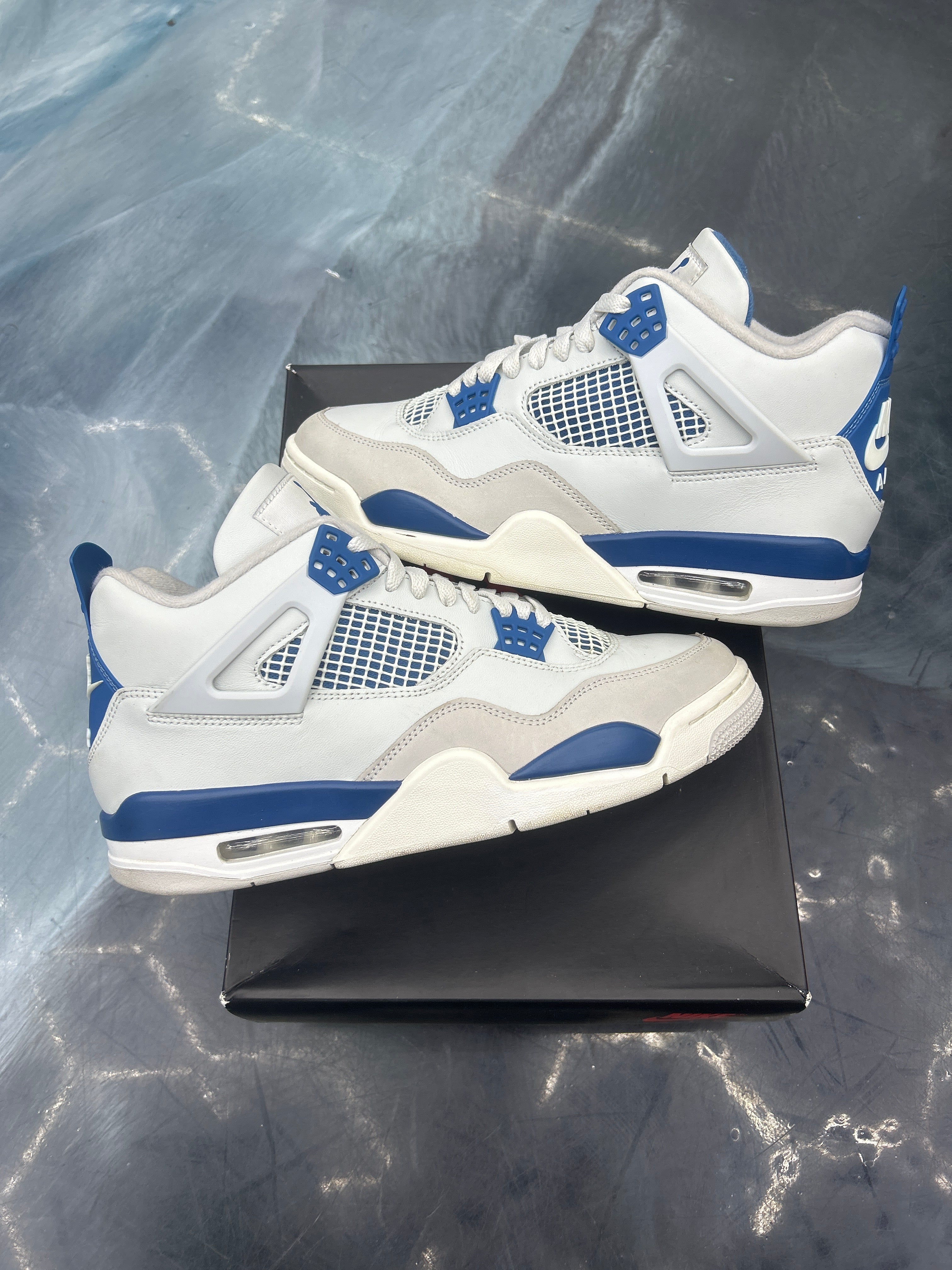 JORDAN 4 RETRO MILITARY BLUE PRE-OWNED SIZE 10