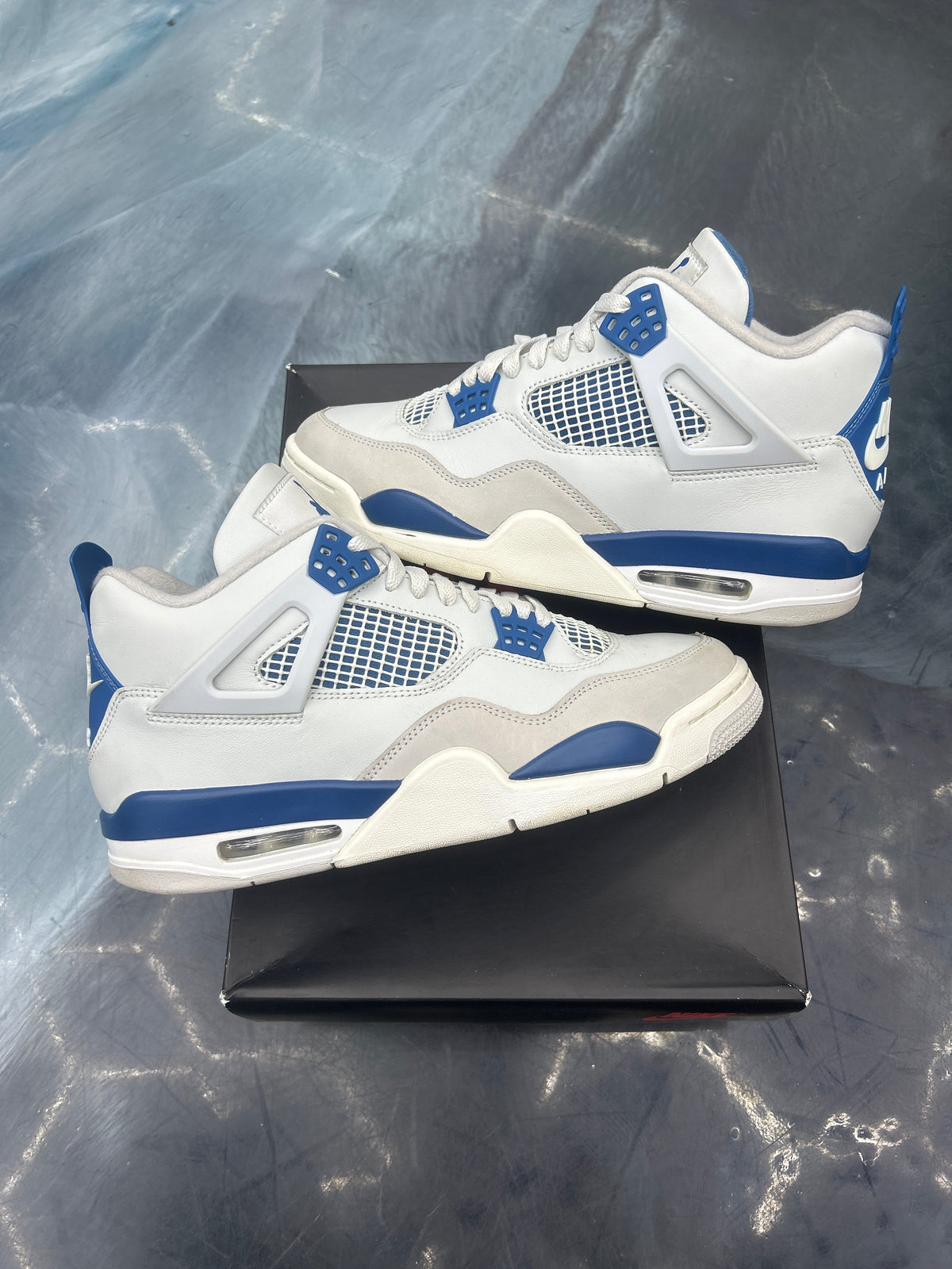 JORDAN 4 RETRO MILITARY BLUE PRE-OWNED SIZE 10