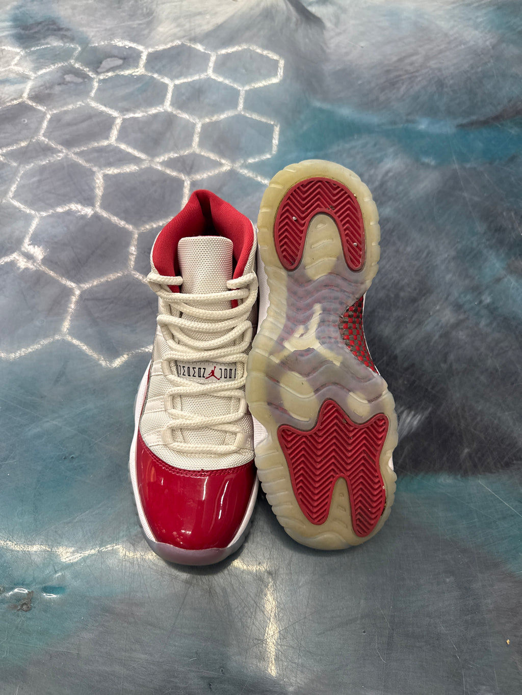 JORDAN 11 RETRO CHERRY GS PRE OWNED SIZE 6Y NO BOX