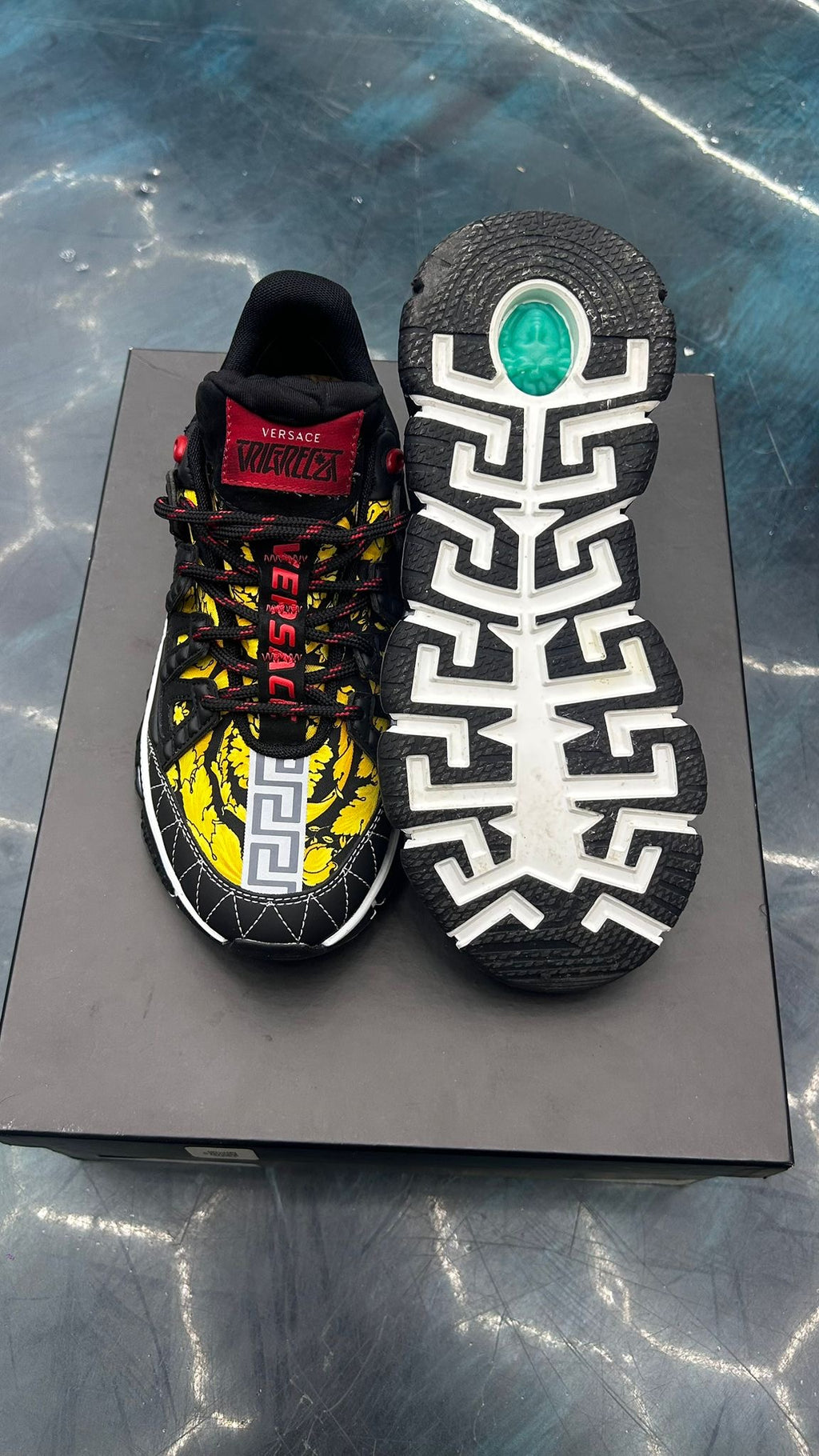 VERSACE TRIGRECA PRE OWNED SIZE 38