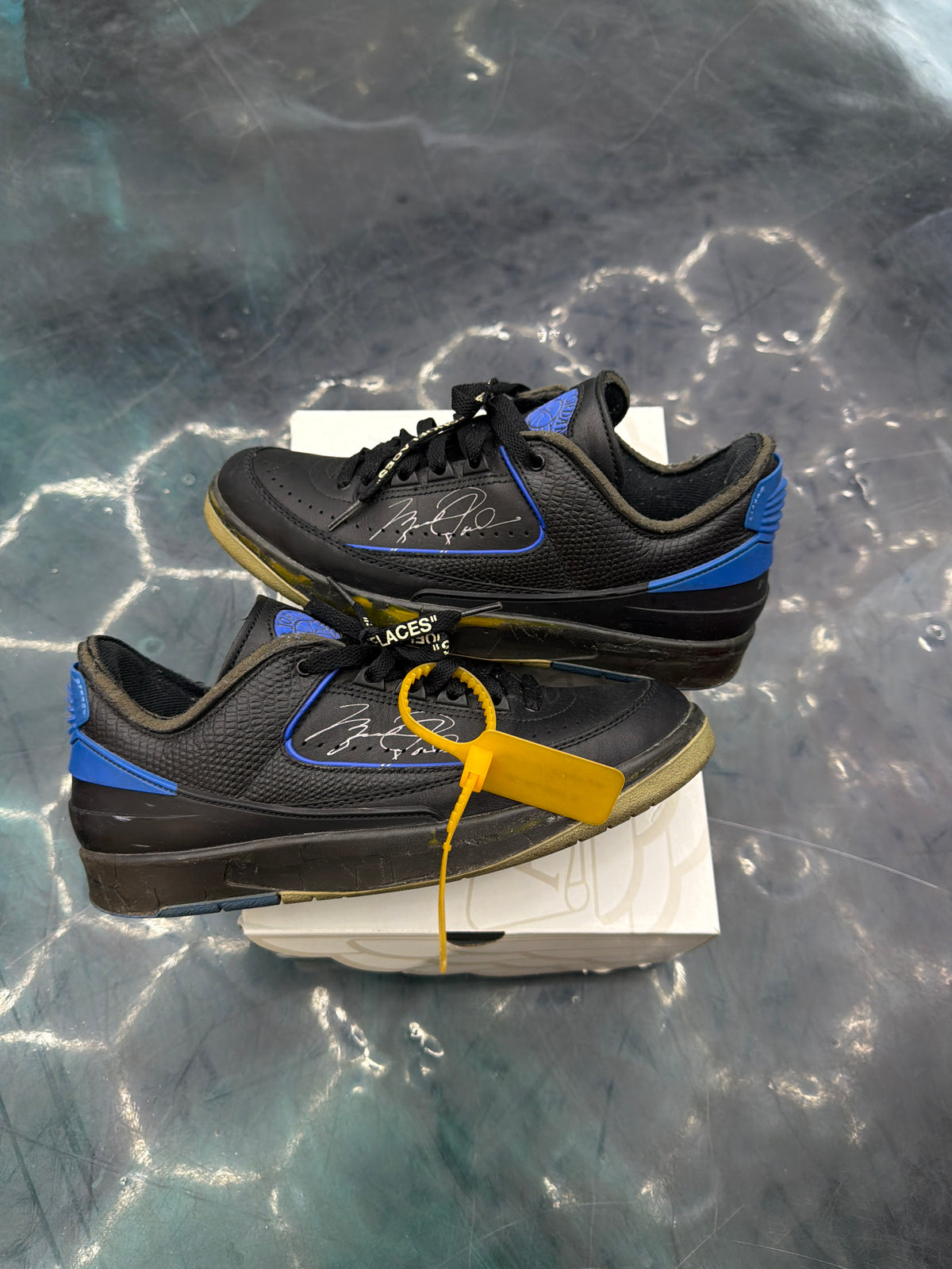 JORDAN 2 RETRO LOW SP OFF-WHITE BLACK BLUE PRE OWNED SIZE 8.5