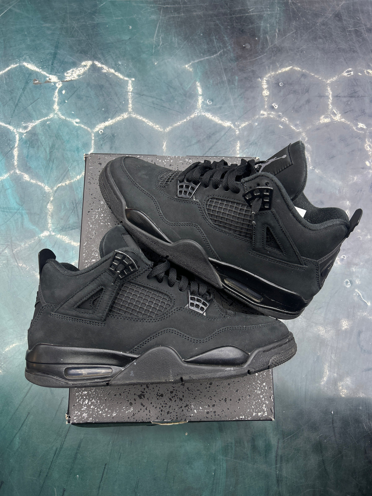 JORDAN 4 RETRO BLACK CAT (2025) PRE OWNED SIZE 9