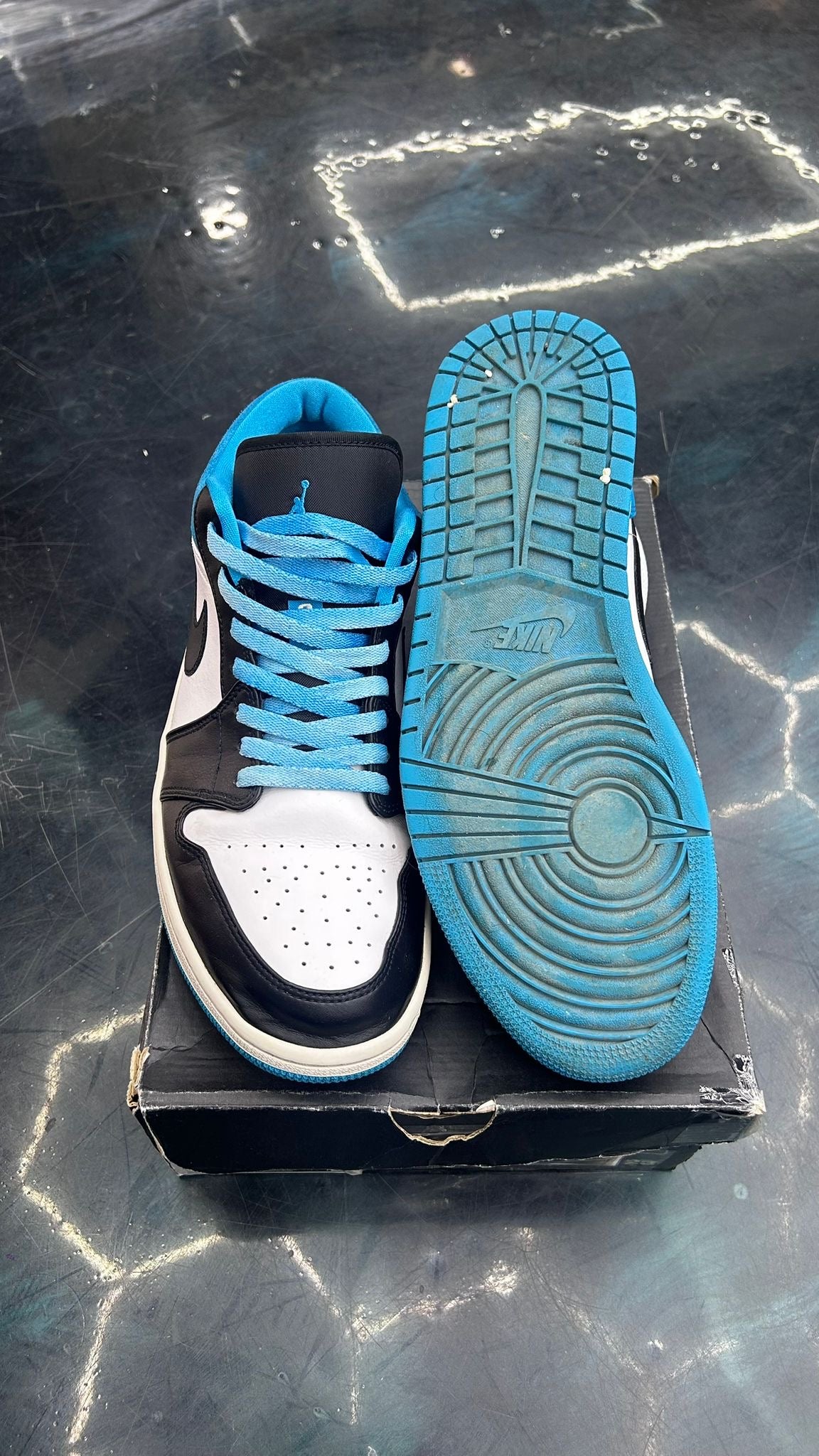 JORDAN 1 LOW LASER BLUE PRE OWNED 12.5
