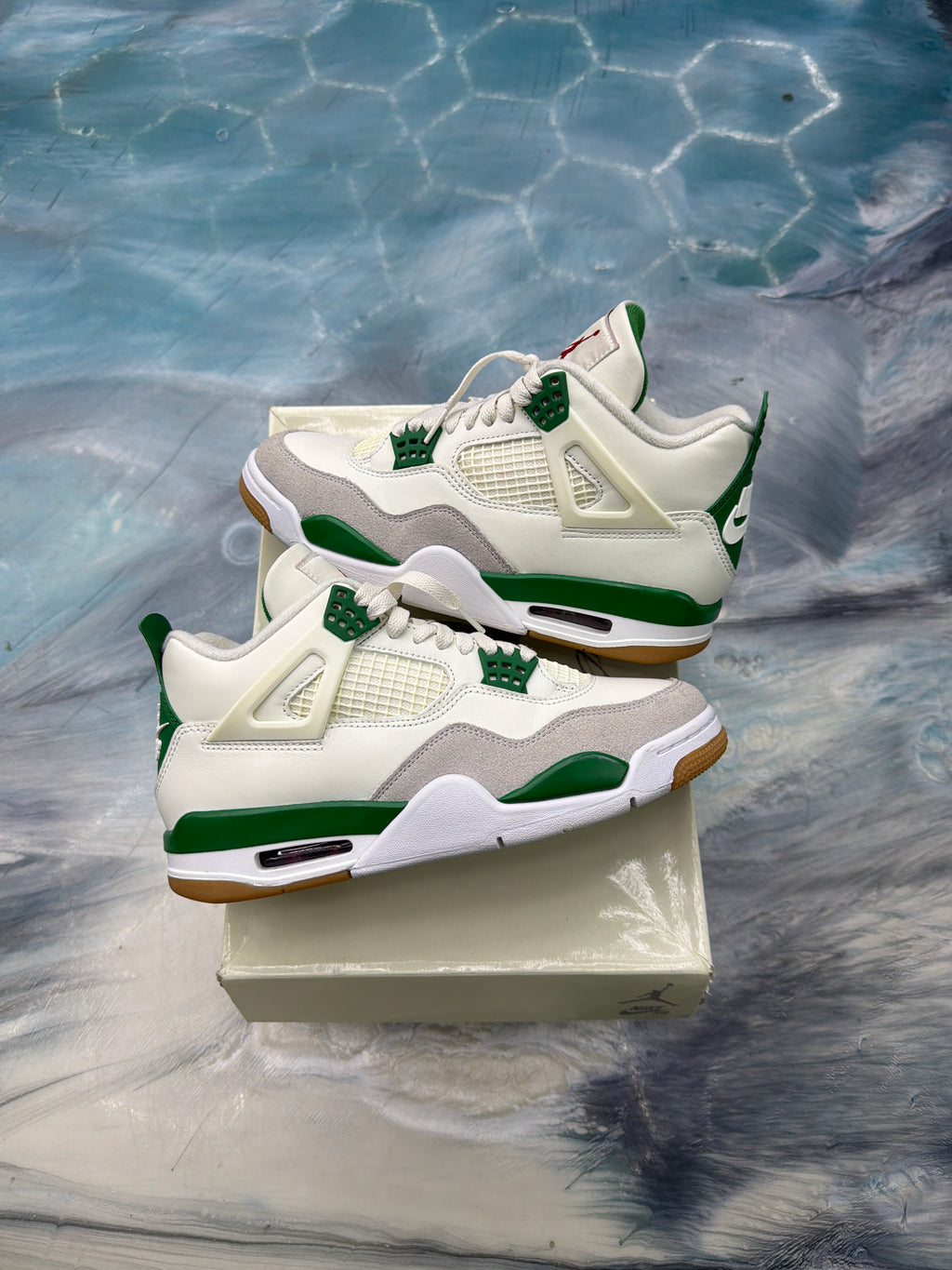 JORDAN 4 RETRO SB PINE GREEN PRE OWNED SIZE 7.5