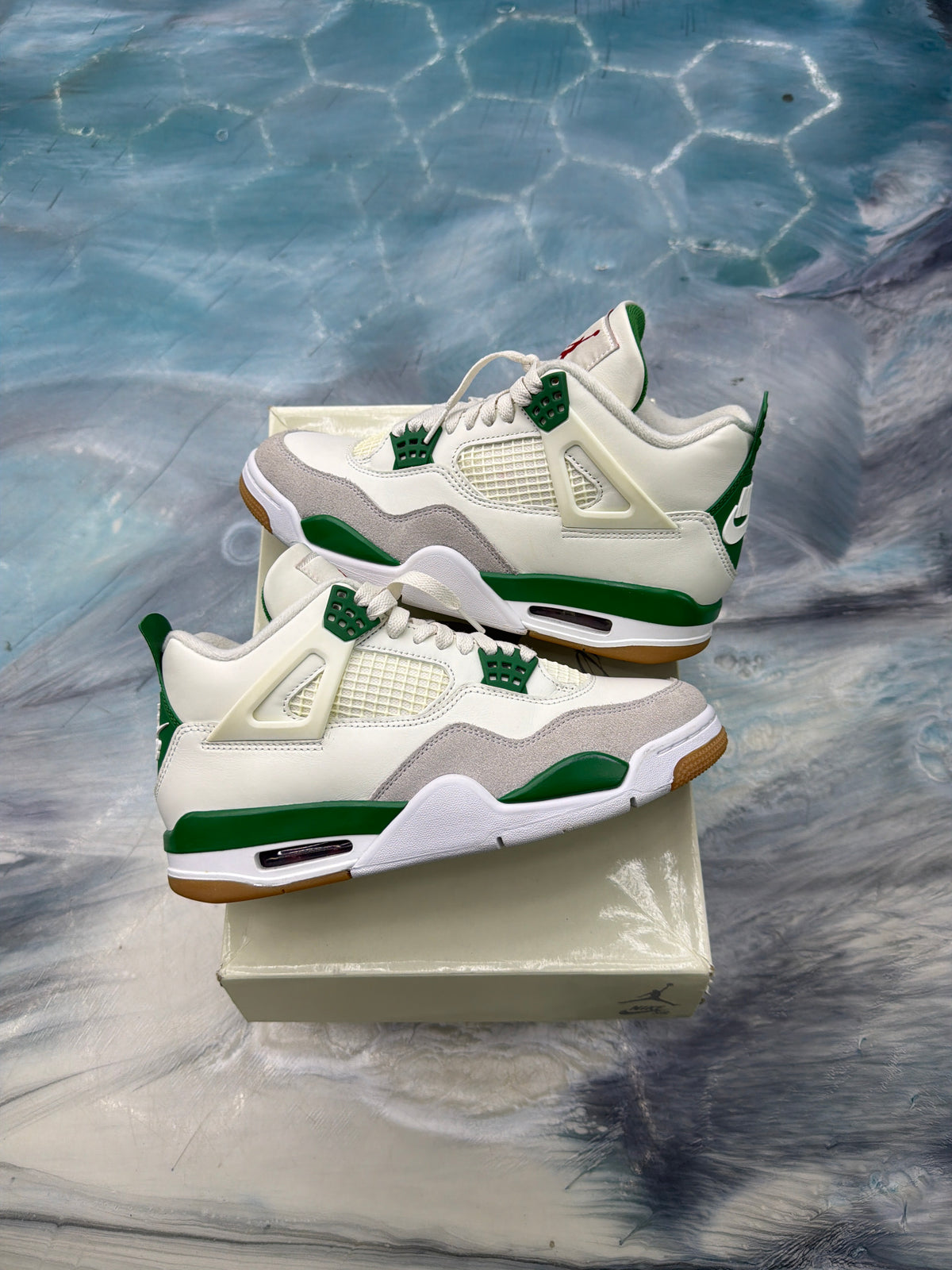 JORDAN 4 RETRO SB PINE GREEN PRE OWNED SIZE 7.5