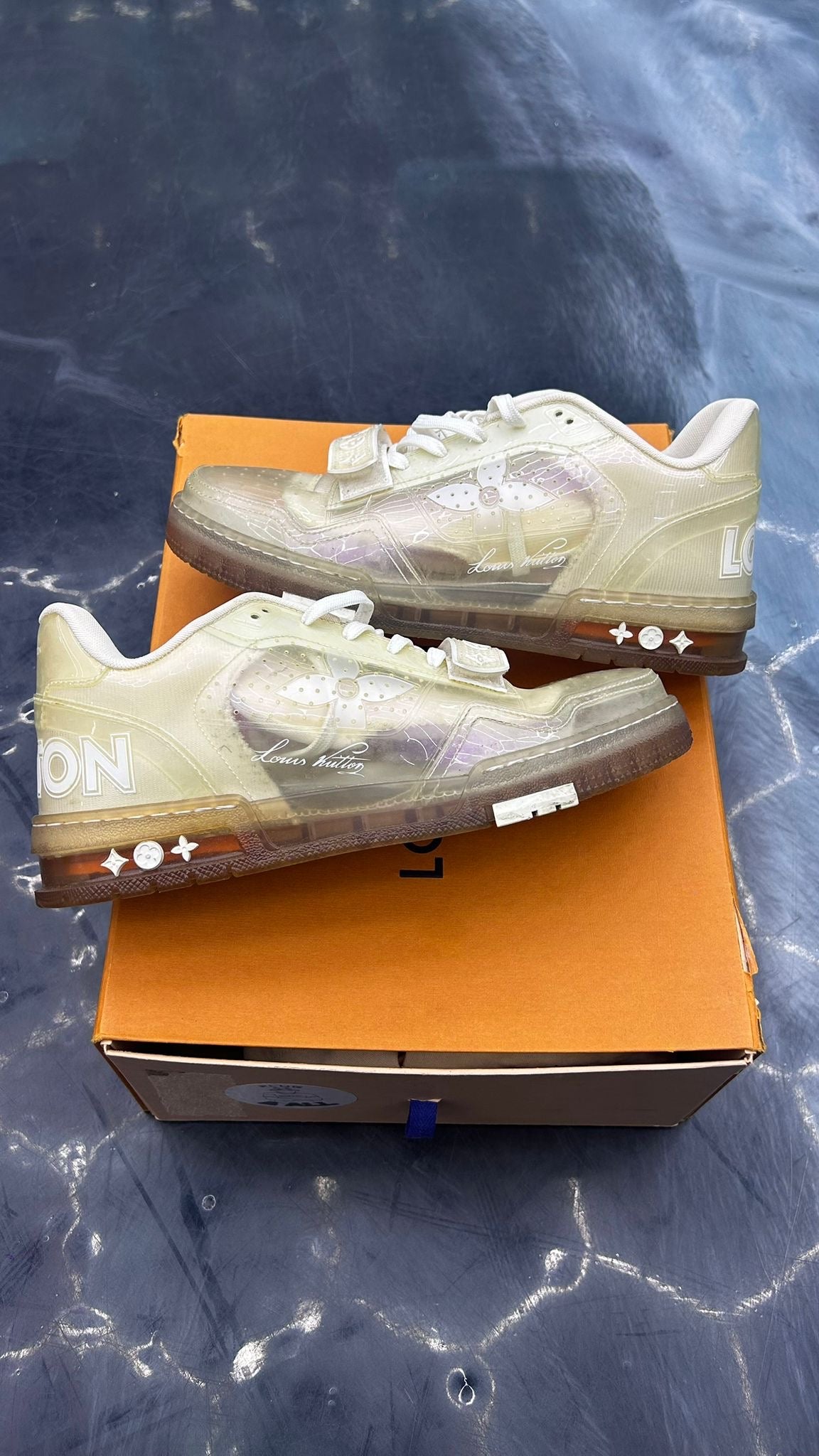 LOUIS VUITTON TRAINER WHITE TRANSPARENTE PRE OWNED SIZE 7LV 8.5US