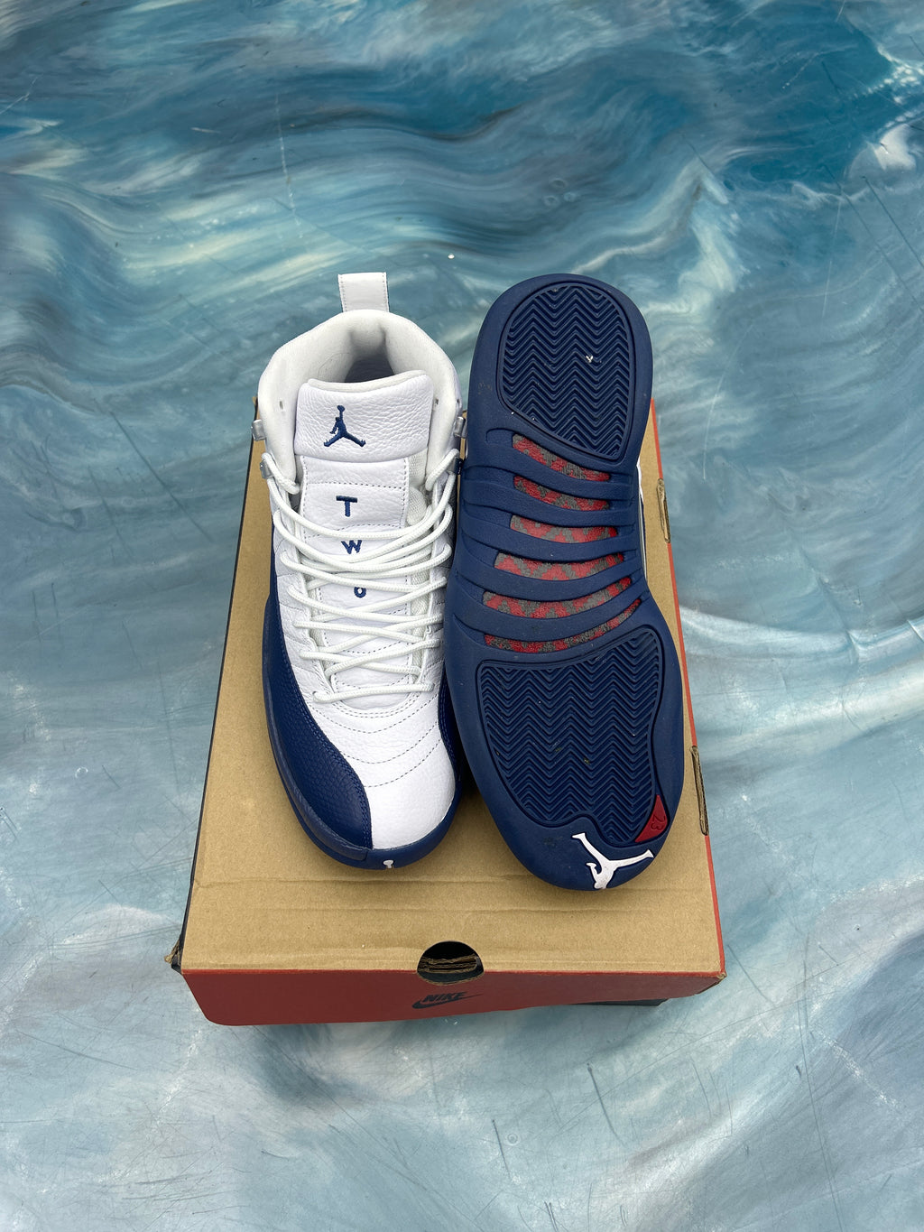 JORDAN 12 RETRO FRENCH BLUE PRE OWNED SIZE 10