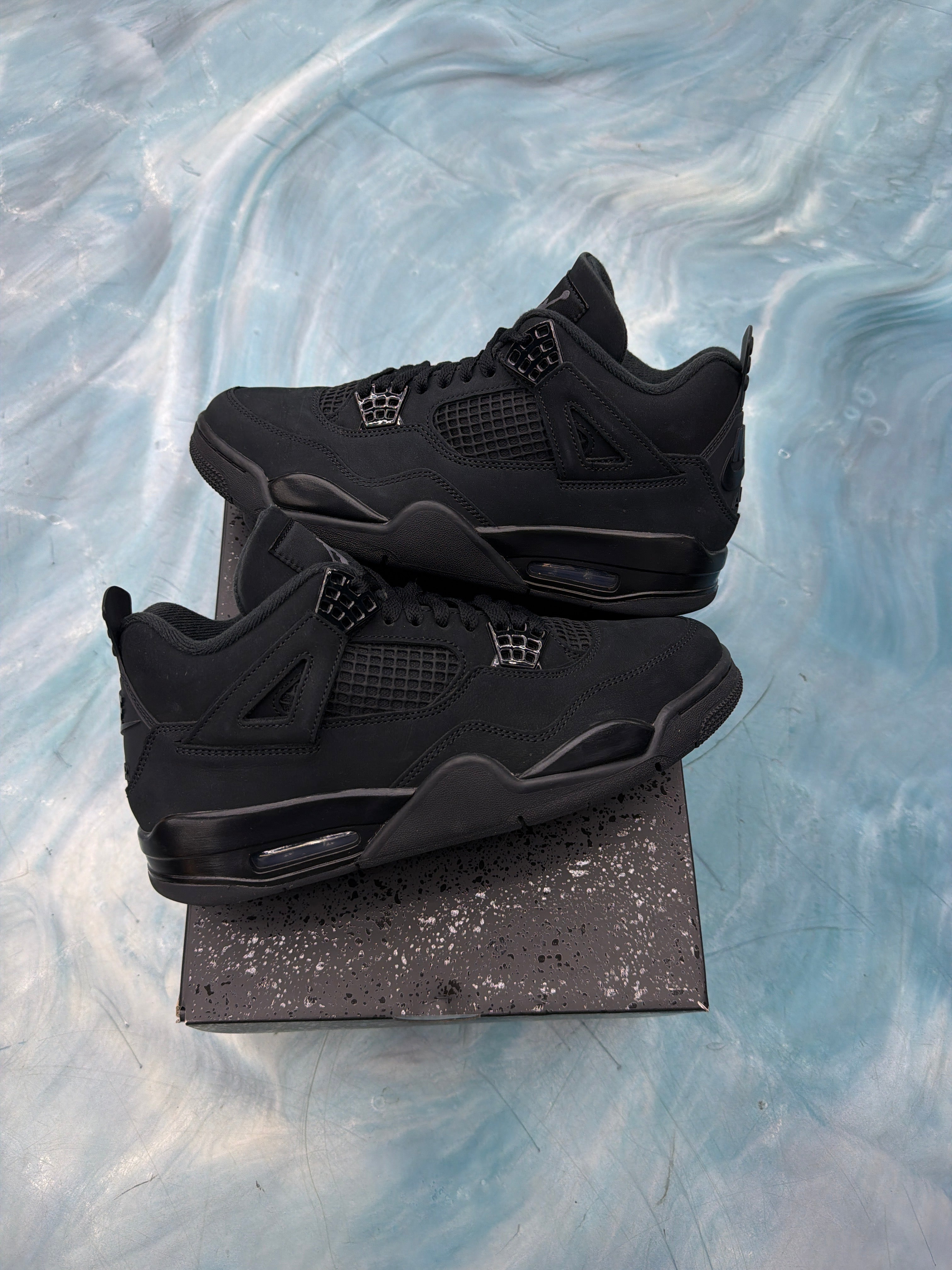 JORDAN 4 RETRO BLACK CAT PRE OWNED SIZE 9.5