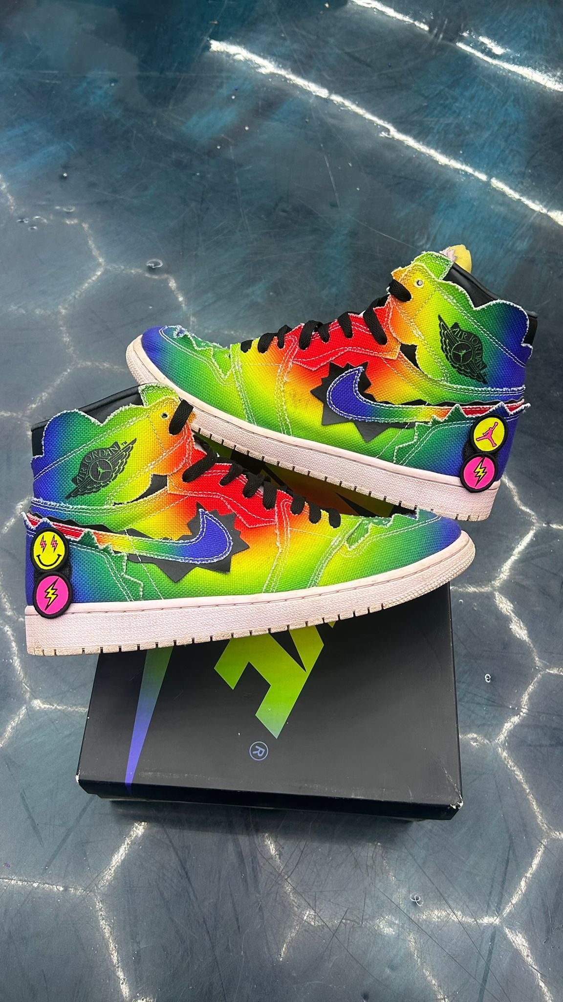 JORDAN 1 RETRO HIGH OG J BALVIN PRE OWNED SIZE 9.5