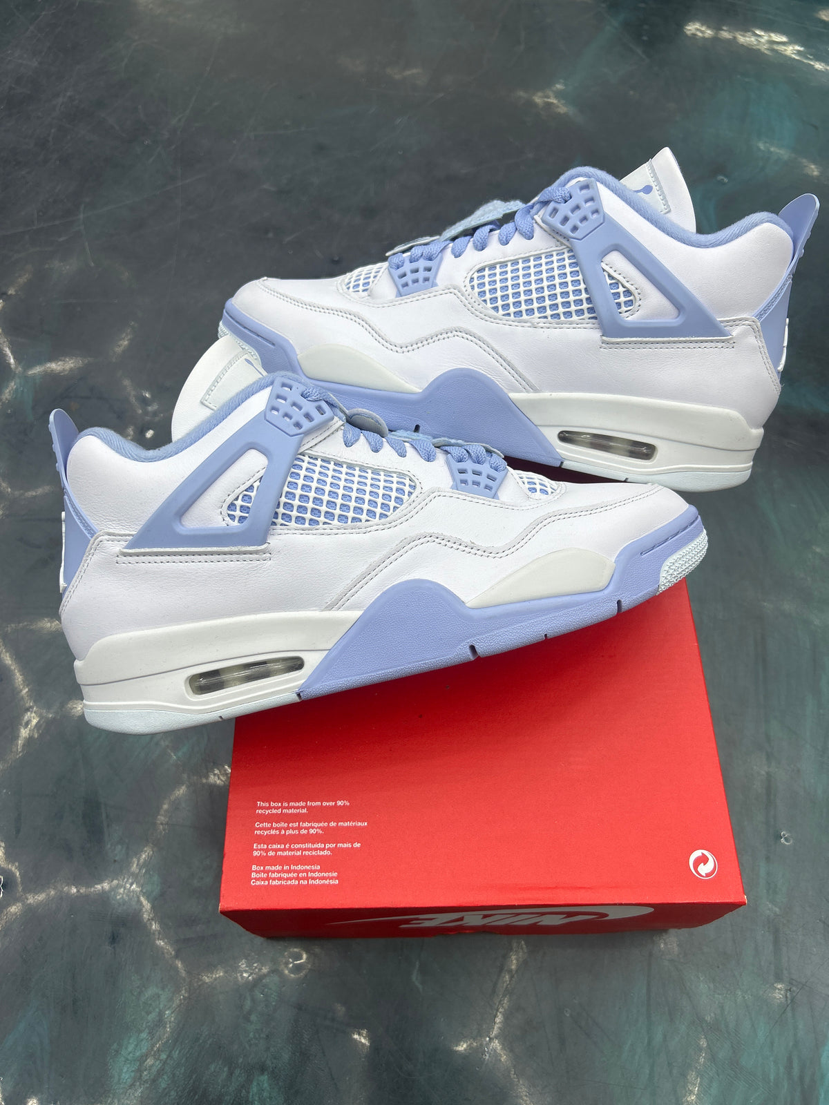 JORDAN 4 RETRO FORGET ME NOT SIZE 12 W NO BOX PREOWNED