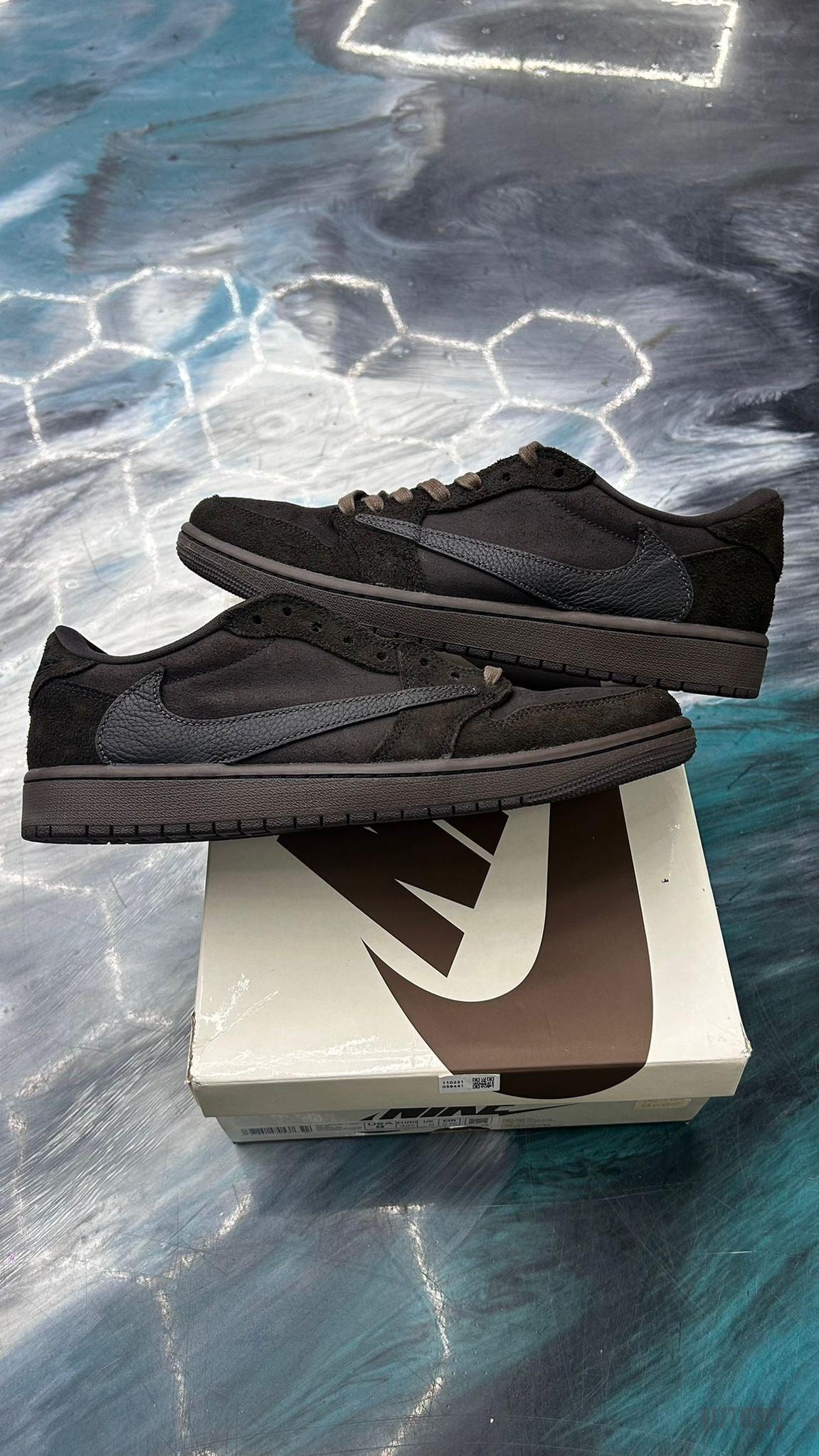 JORDAN 1 RETRO OG SP TRAVIS SCOTT VELVET BROWN PRE OWNED SIZE 9