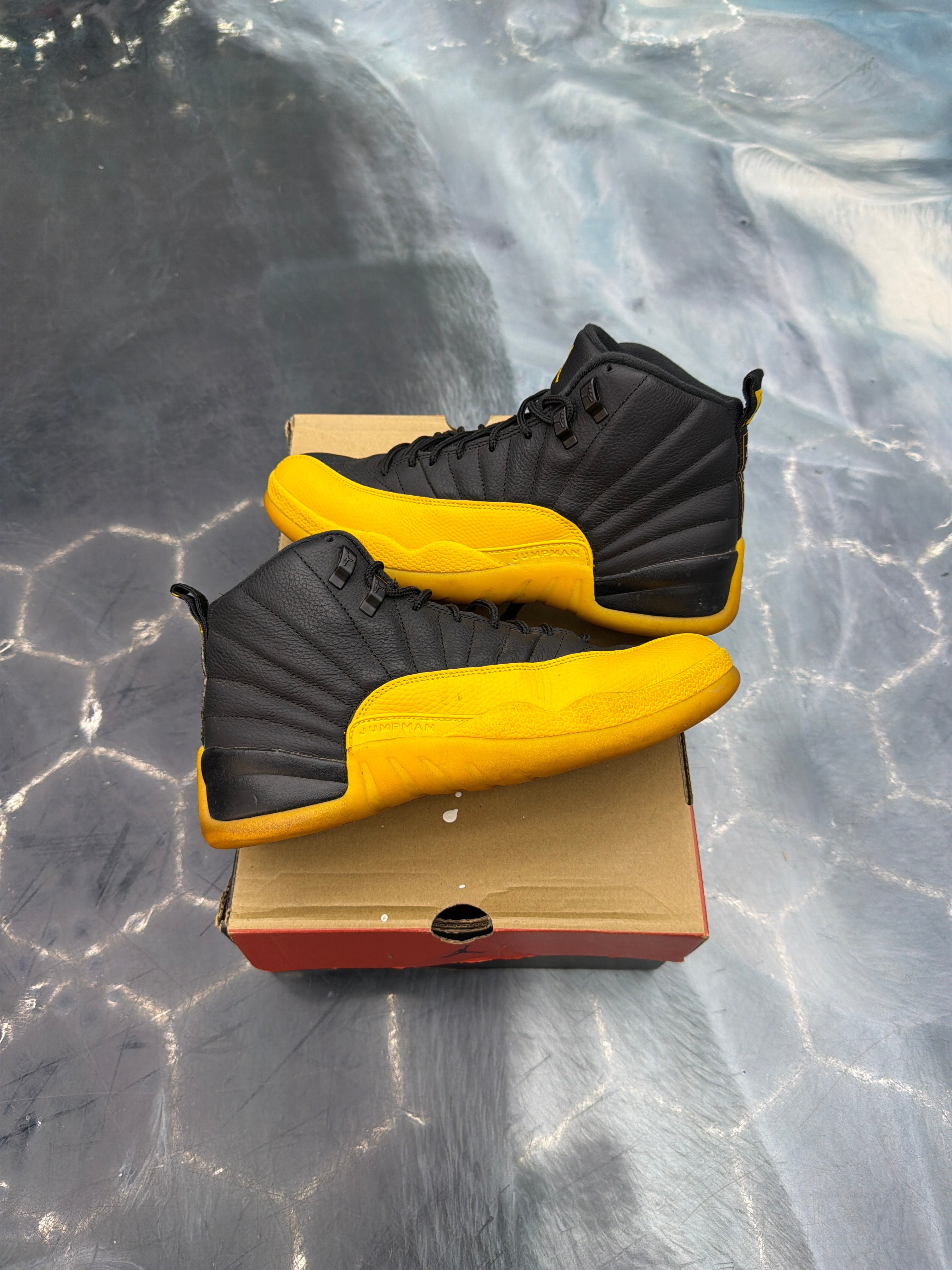 JORDAN 12 RETRO BLACK UNIVERSITY GOLD PRE OWNED SIZE 9
