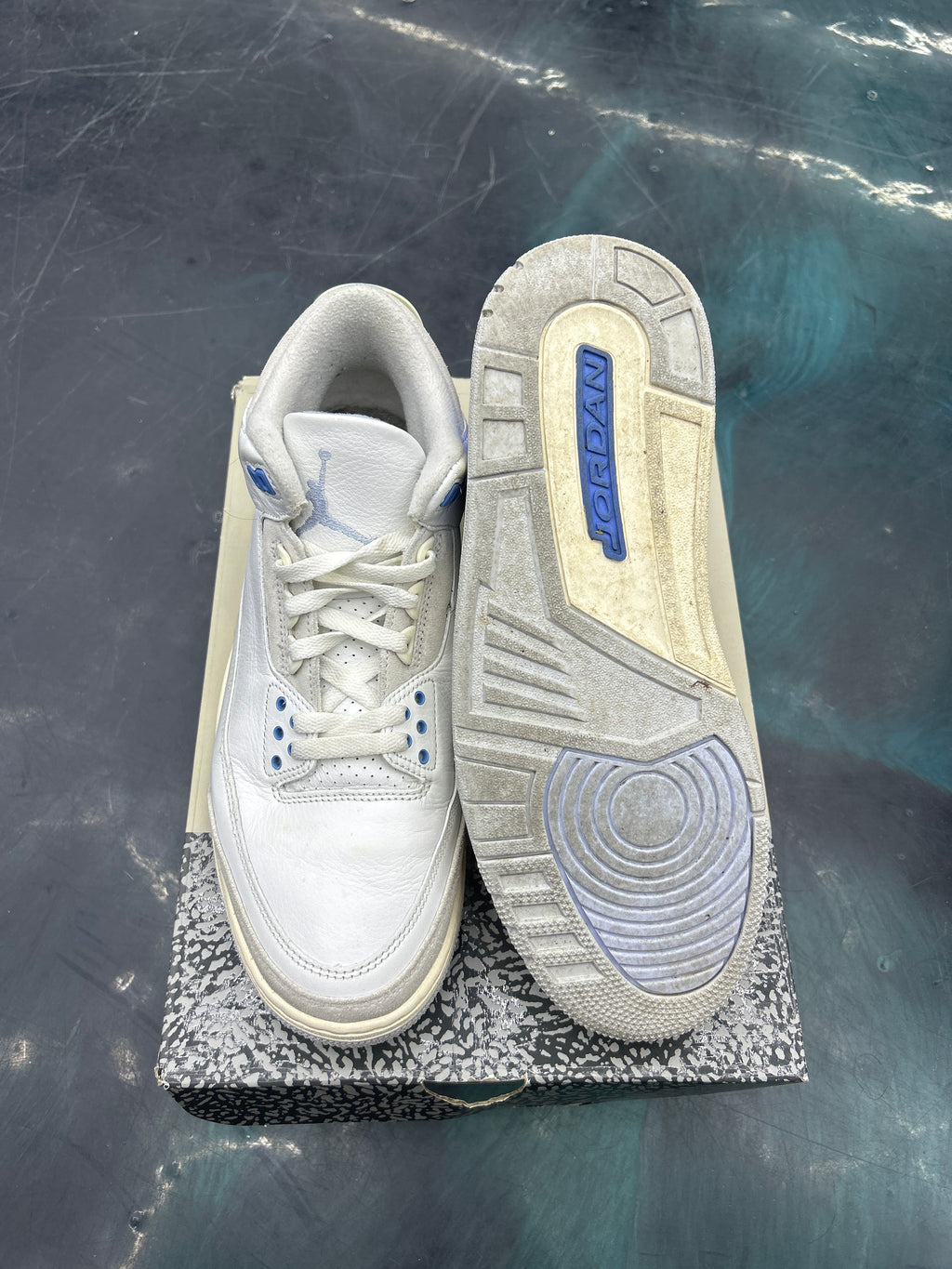 JORDAN 3 RETRO LUCKY SHORTS PRE-OWNED SIZE 10.5