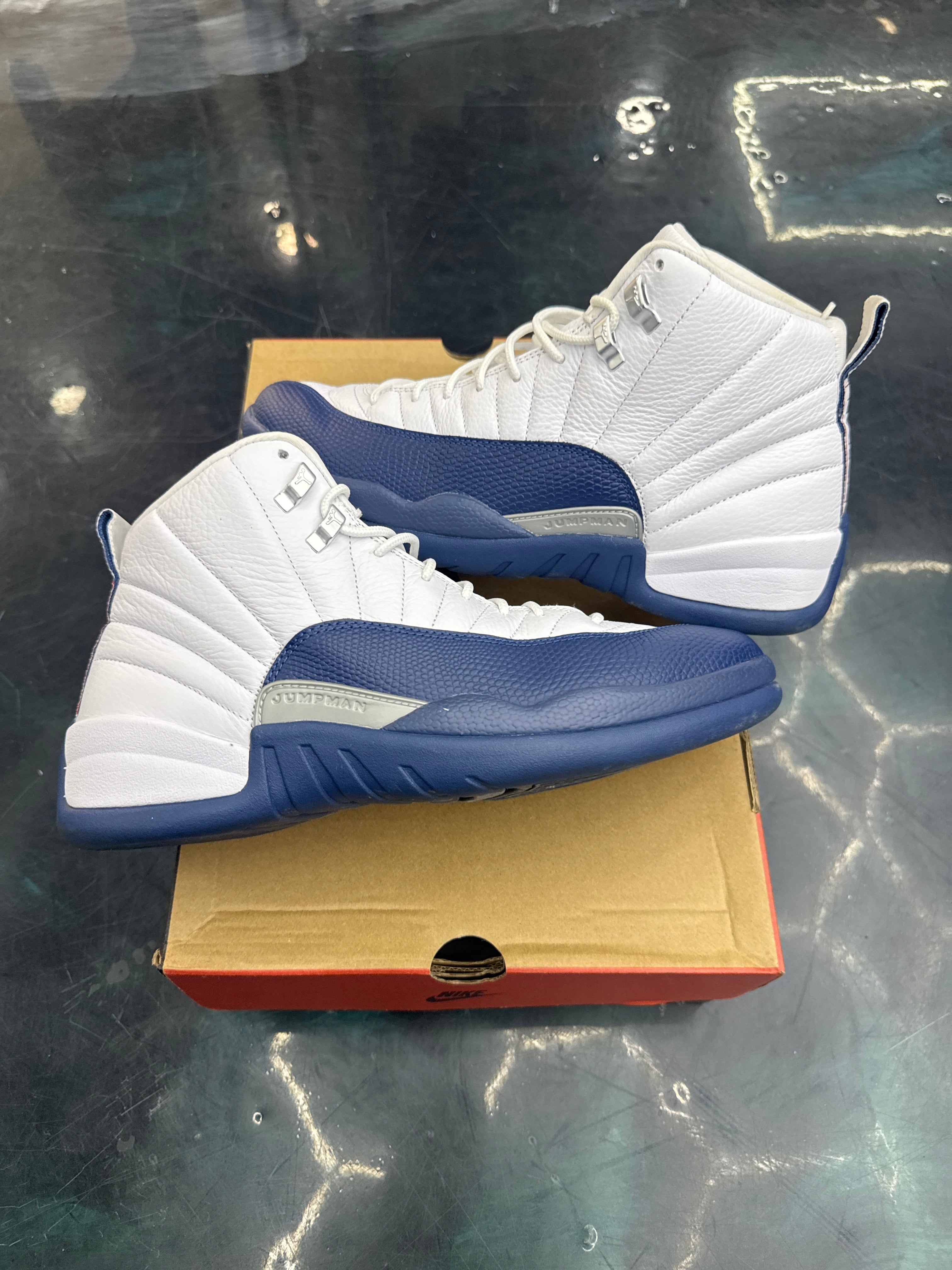 JORDAN 12 RETRO FRENCH BLUE PRE OWNED SIZE 11