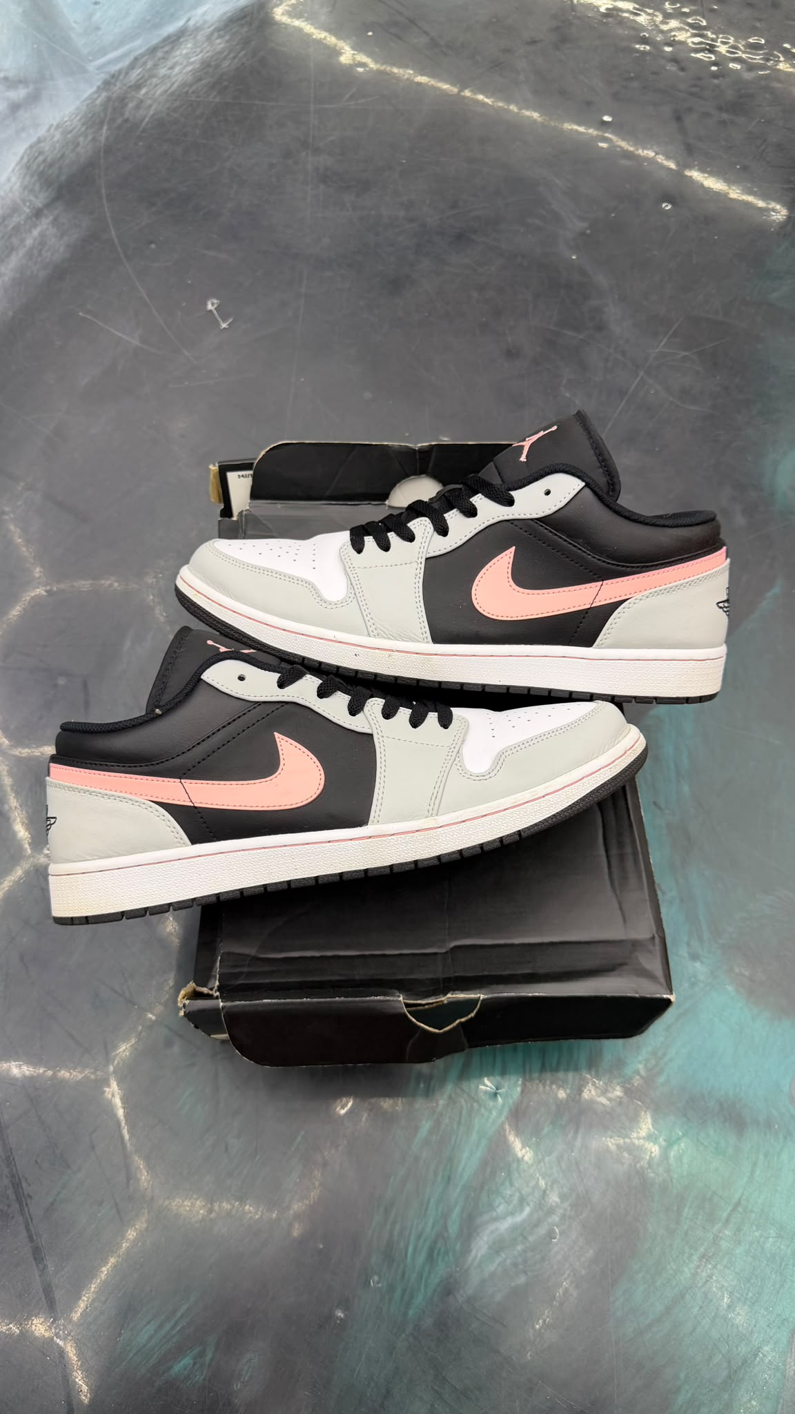 JORDAN 1 LOW BLACK GREY PINK PRE OWNED SIZE 13