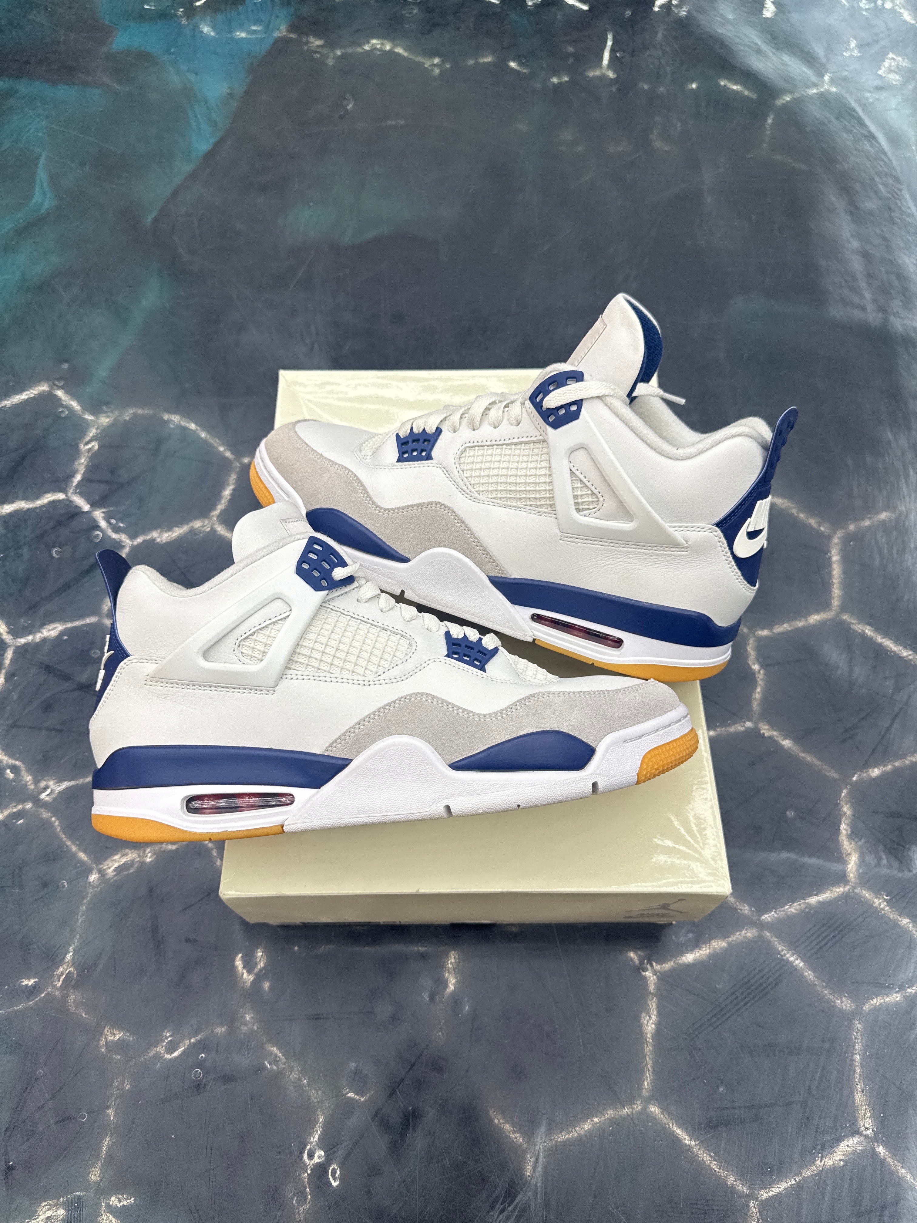 JORDAN 4 RETRO SB NAVY PRE OWNED SIZE 12