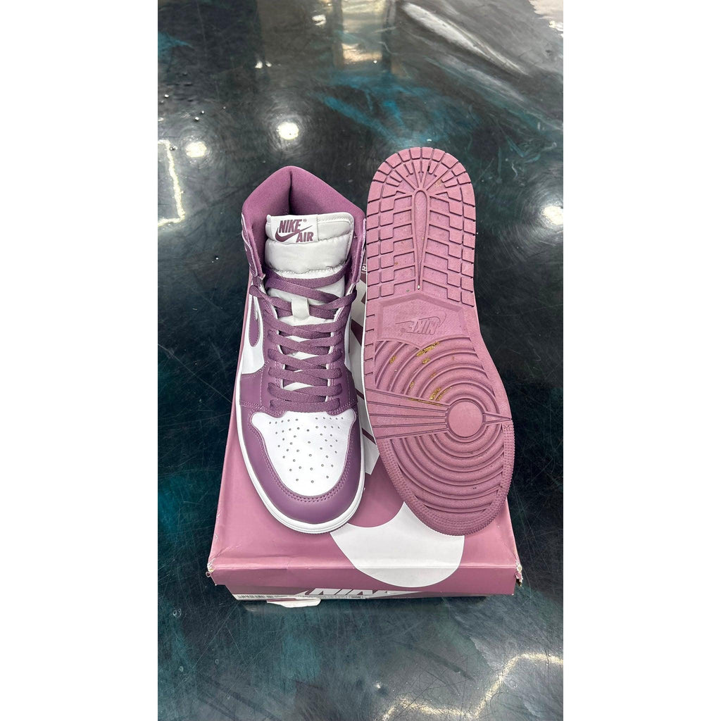 JORDAN 1 RETRO HIGH OG MAUVE PRE OWNED SIZE 13