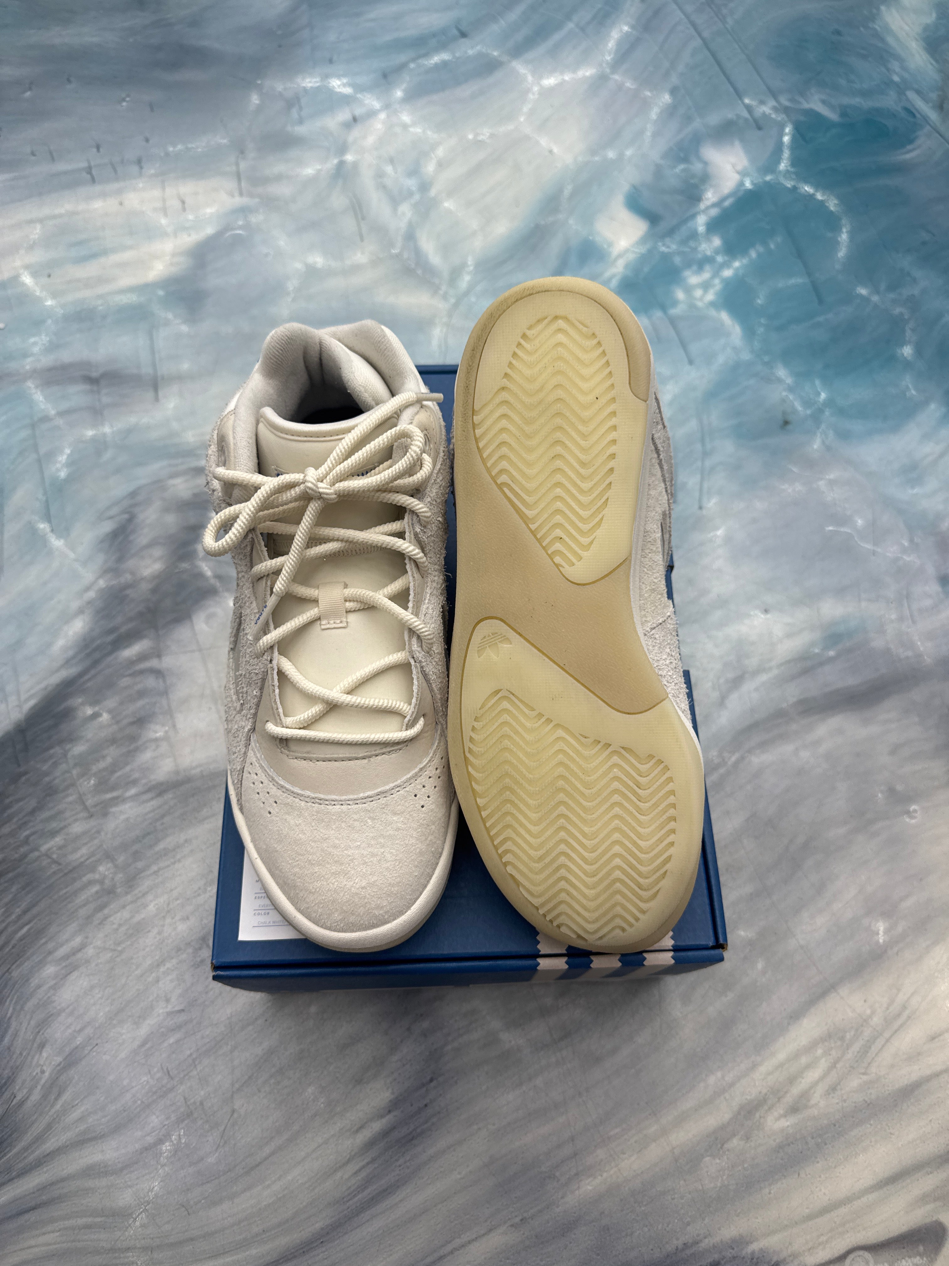 ADIDAS BADBO 1.0 BAD BUNNY RESILIENCE PRE OWNED SIZE 8