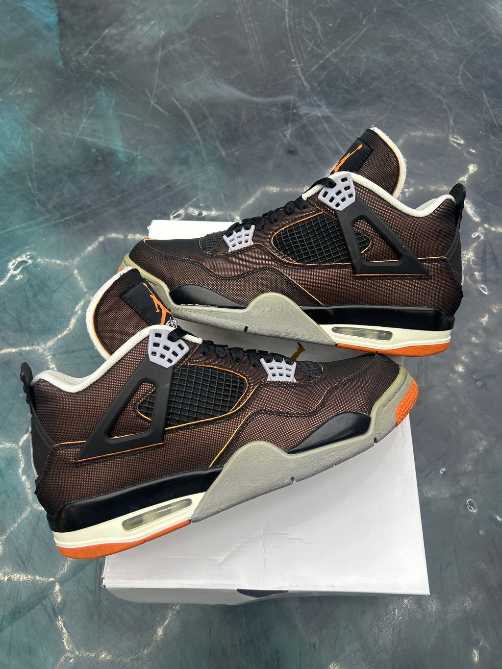 JORDAN 4 RETRO STARFISH PREOWNED SIZE 12W , 10.5M