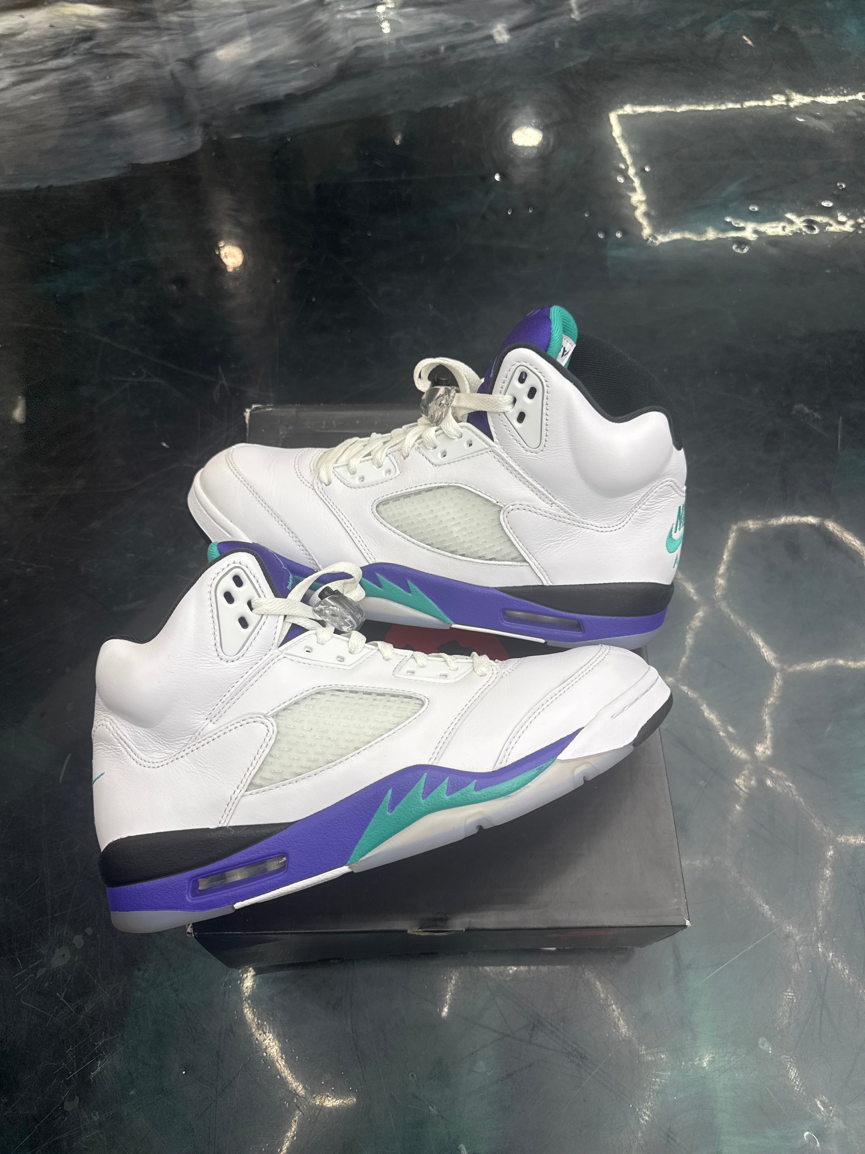 JORDAN 5 RETRO GRAPE (2025) PRE OWNED SIZE 11