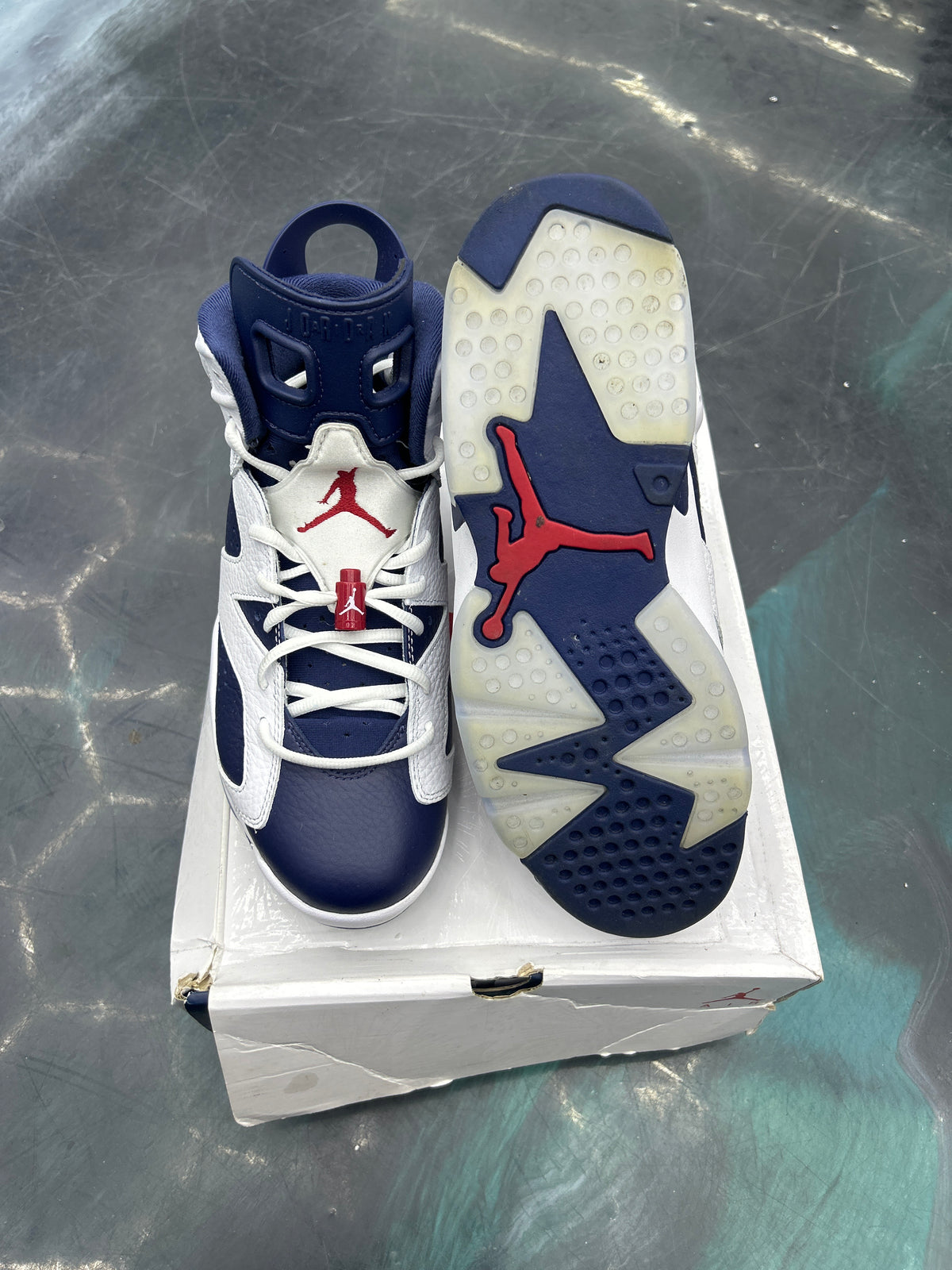 JORDAN 6 RETRO OLYMPIC PRE OWNED SIZE 9.5