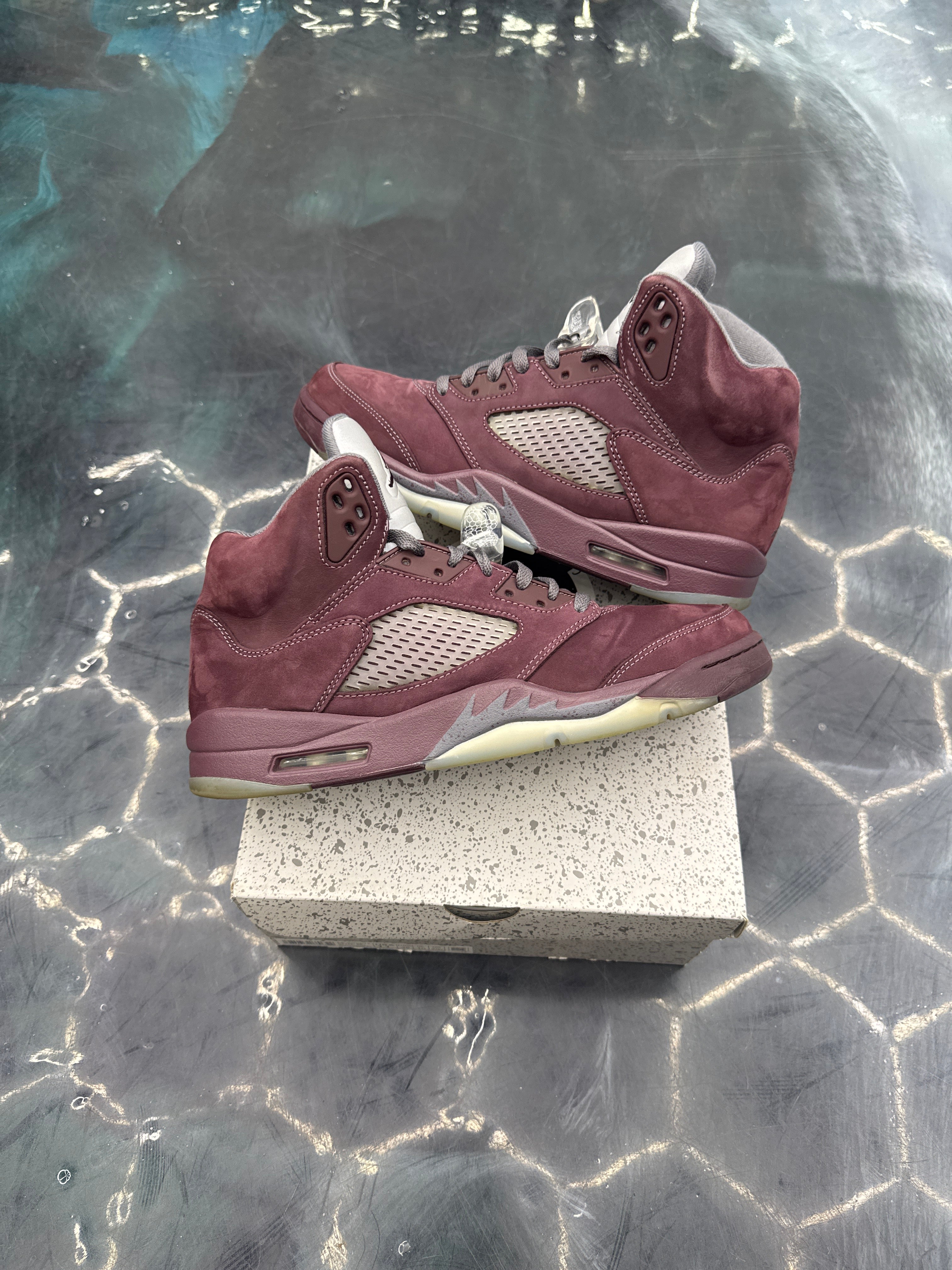 JORDAN 5 RETRO BURGUNDY PRE OWNED SIZE 11